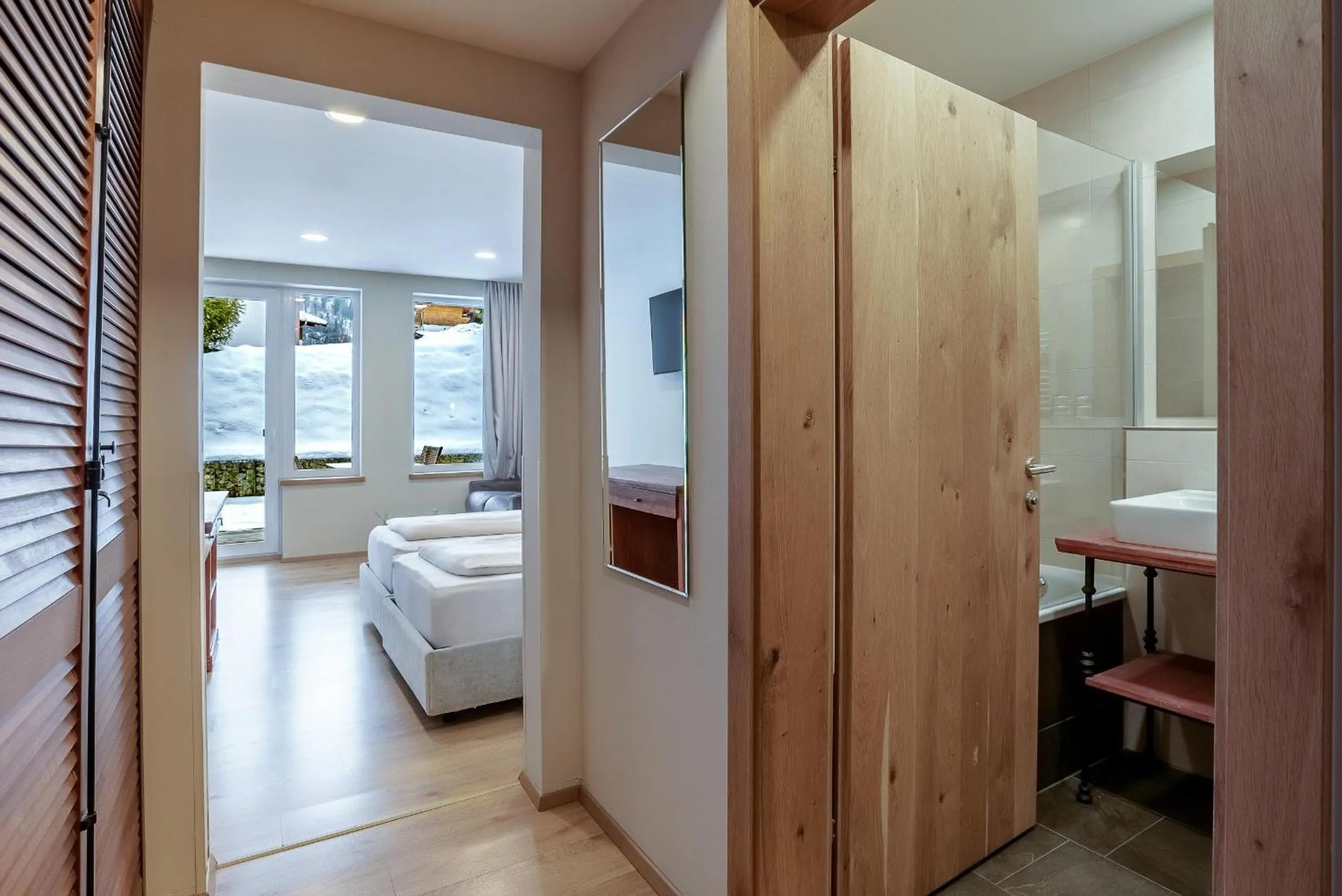 Bathroom, Bed in Hotel Victoriya