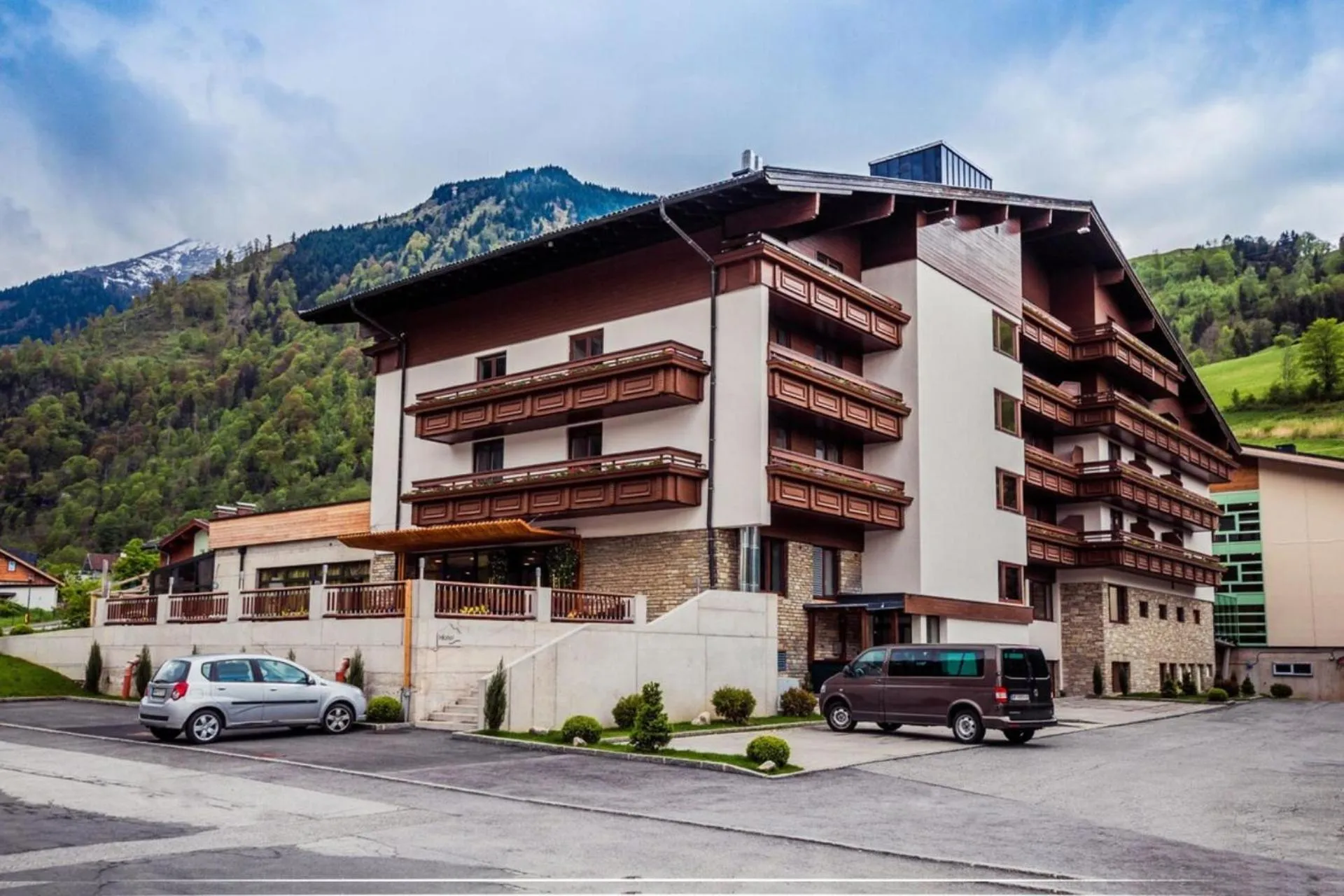 Property building in Hotel Victoriya