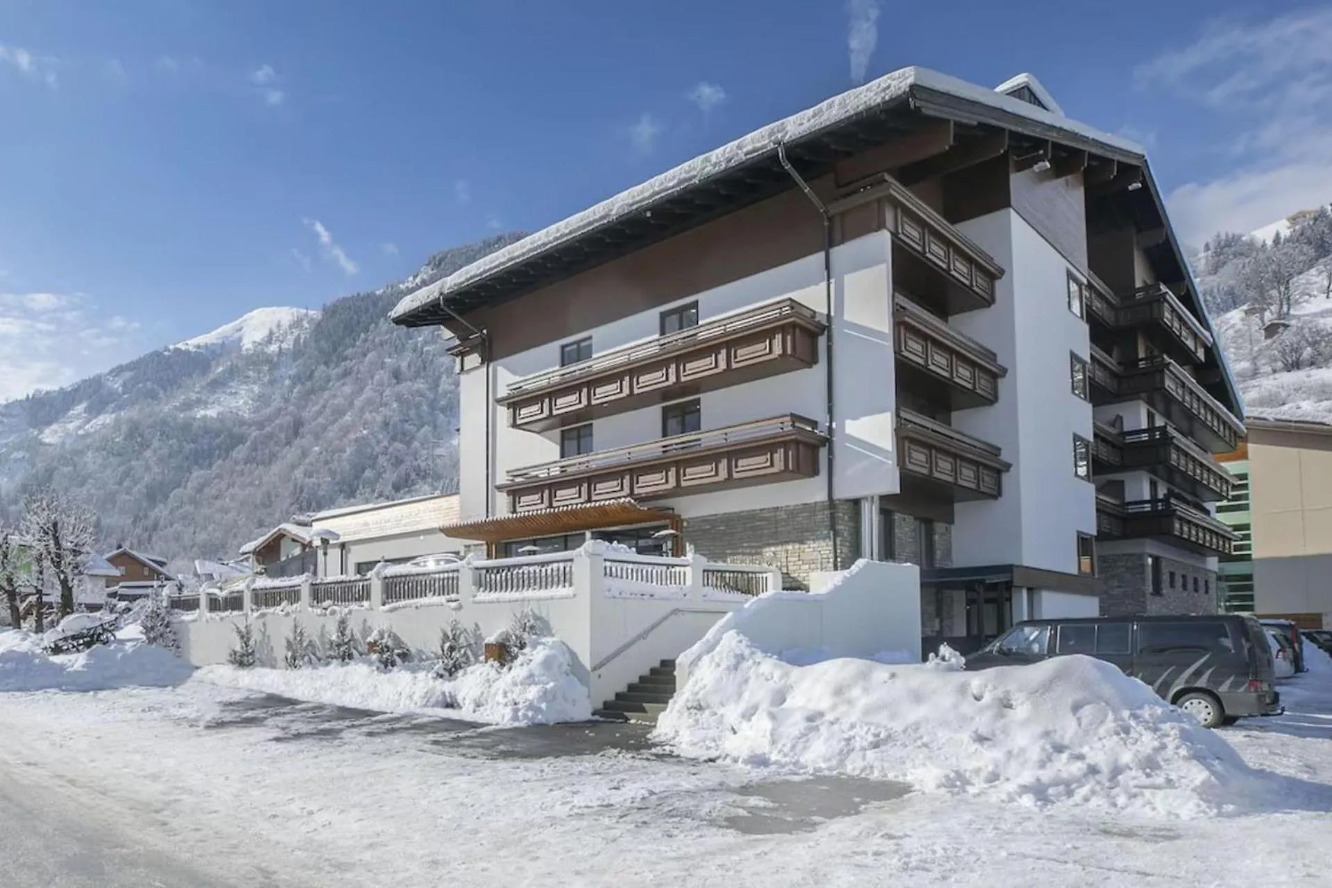 Property building in Hotel Victoriya