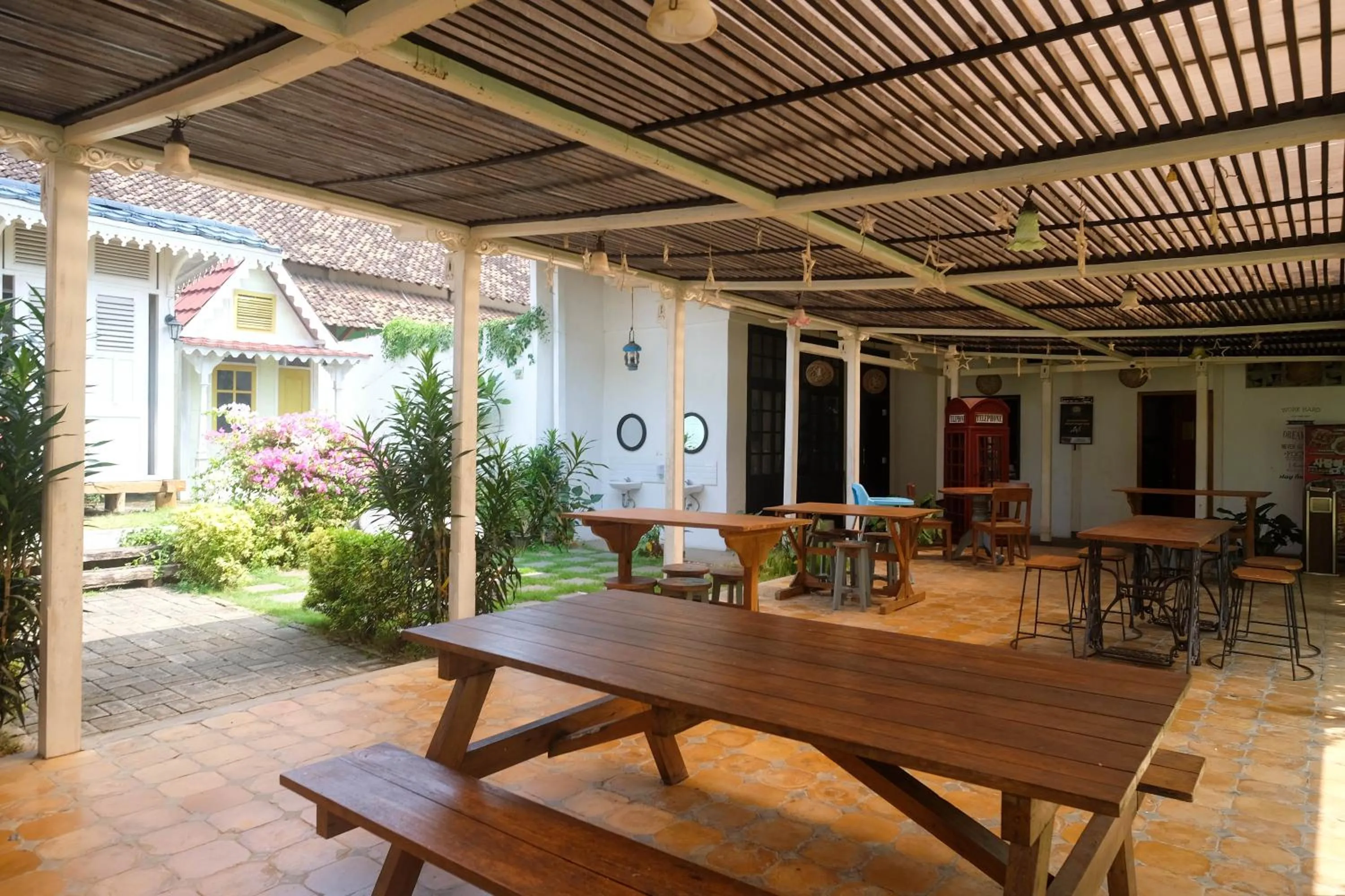 Seating area in RedDoorz Plus @ Harmonie Cepu Blora