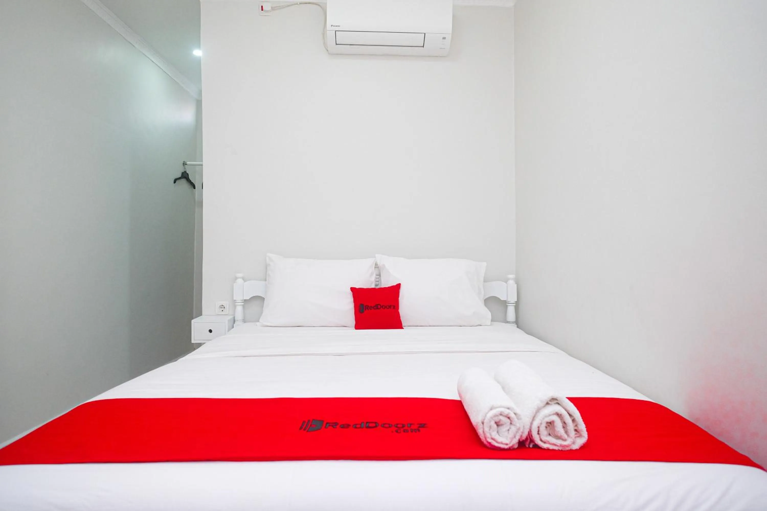 Bedroom, Bed in RedDoorz Plus @ Harmonie Cepu Blora