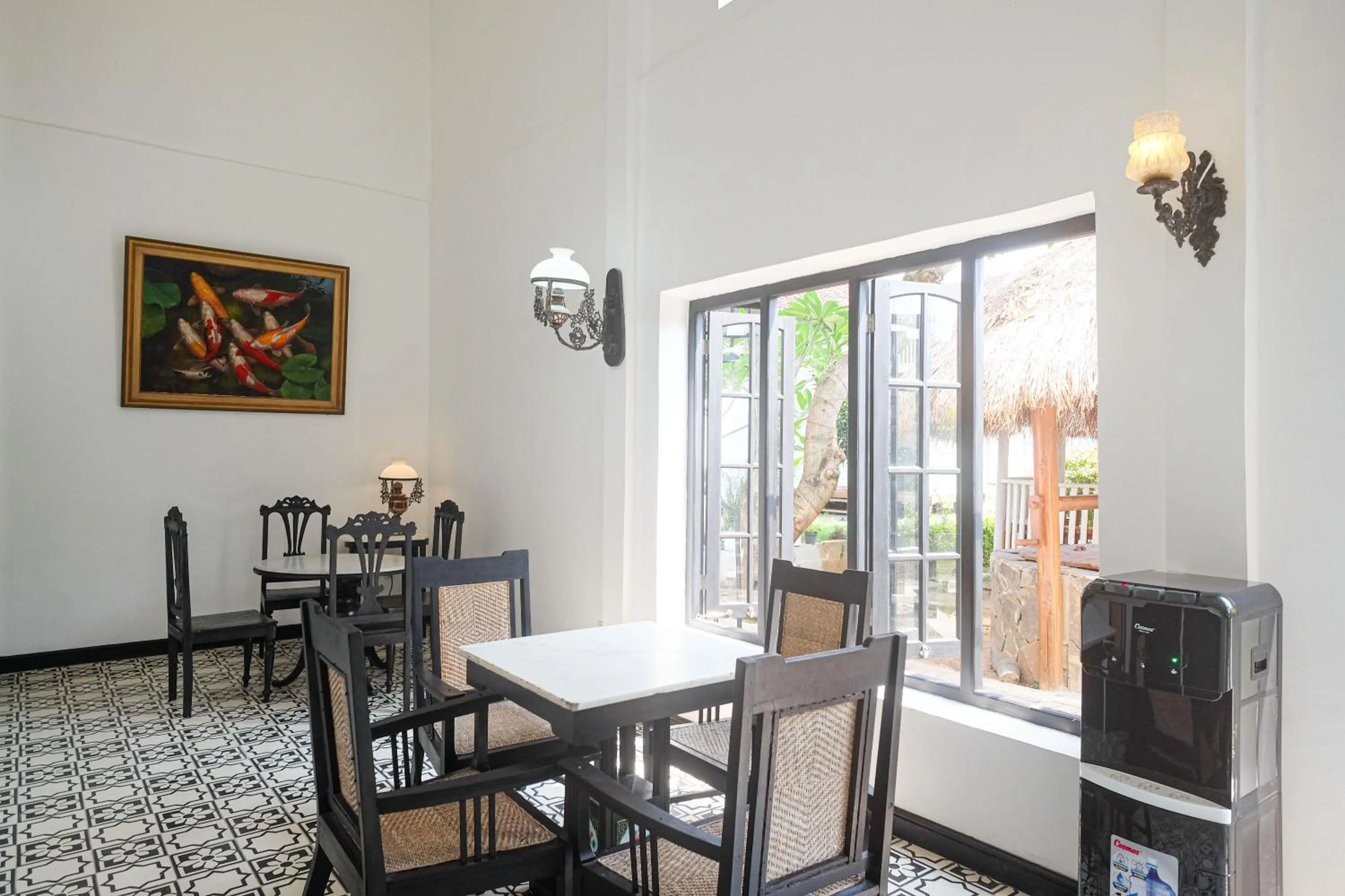 Seating area in RedDoorz Plus @ Harmonie Cepu Blora