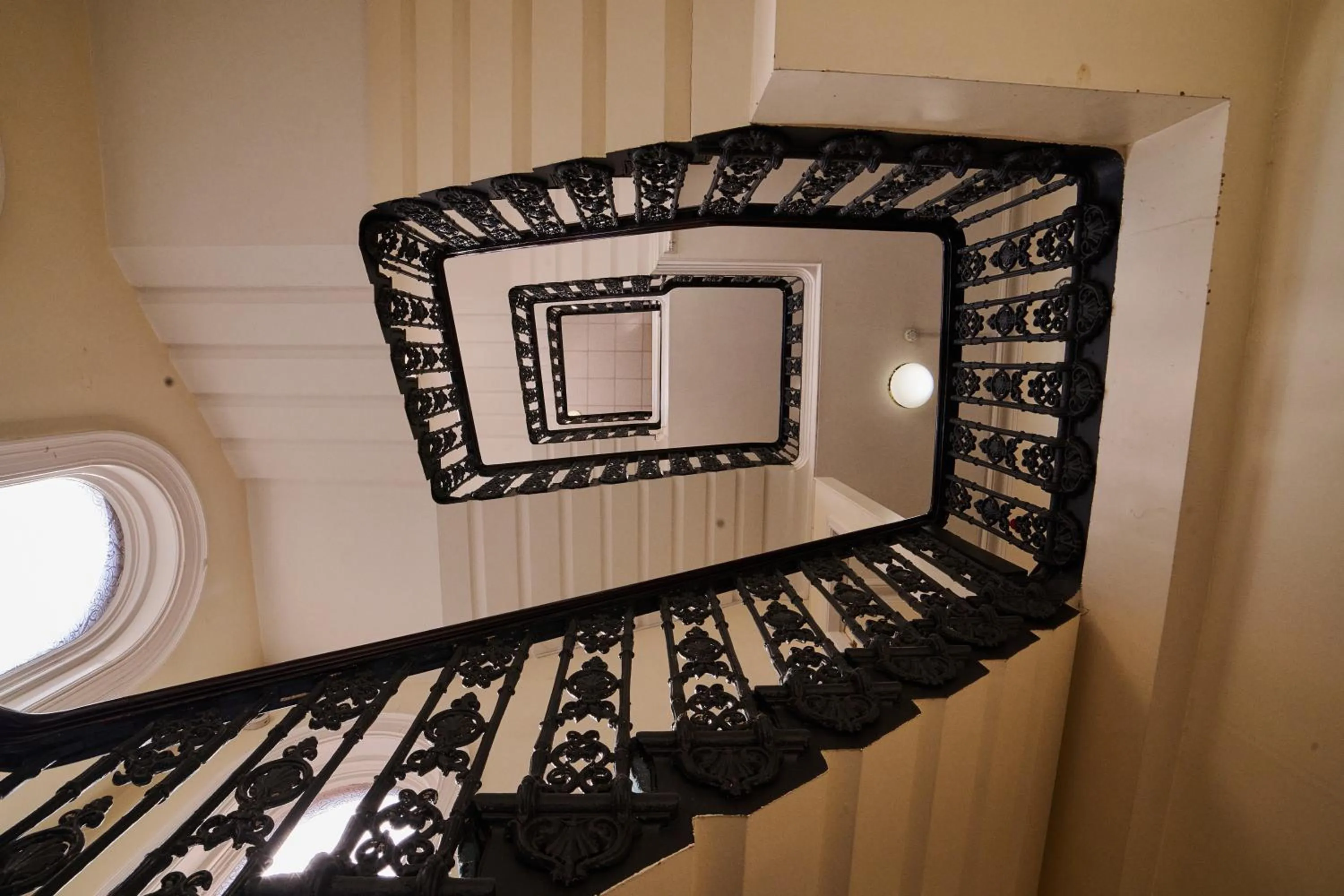 Property building in Discovery Inn - Leeds