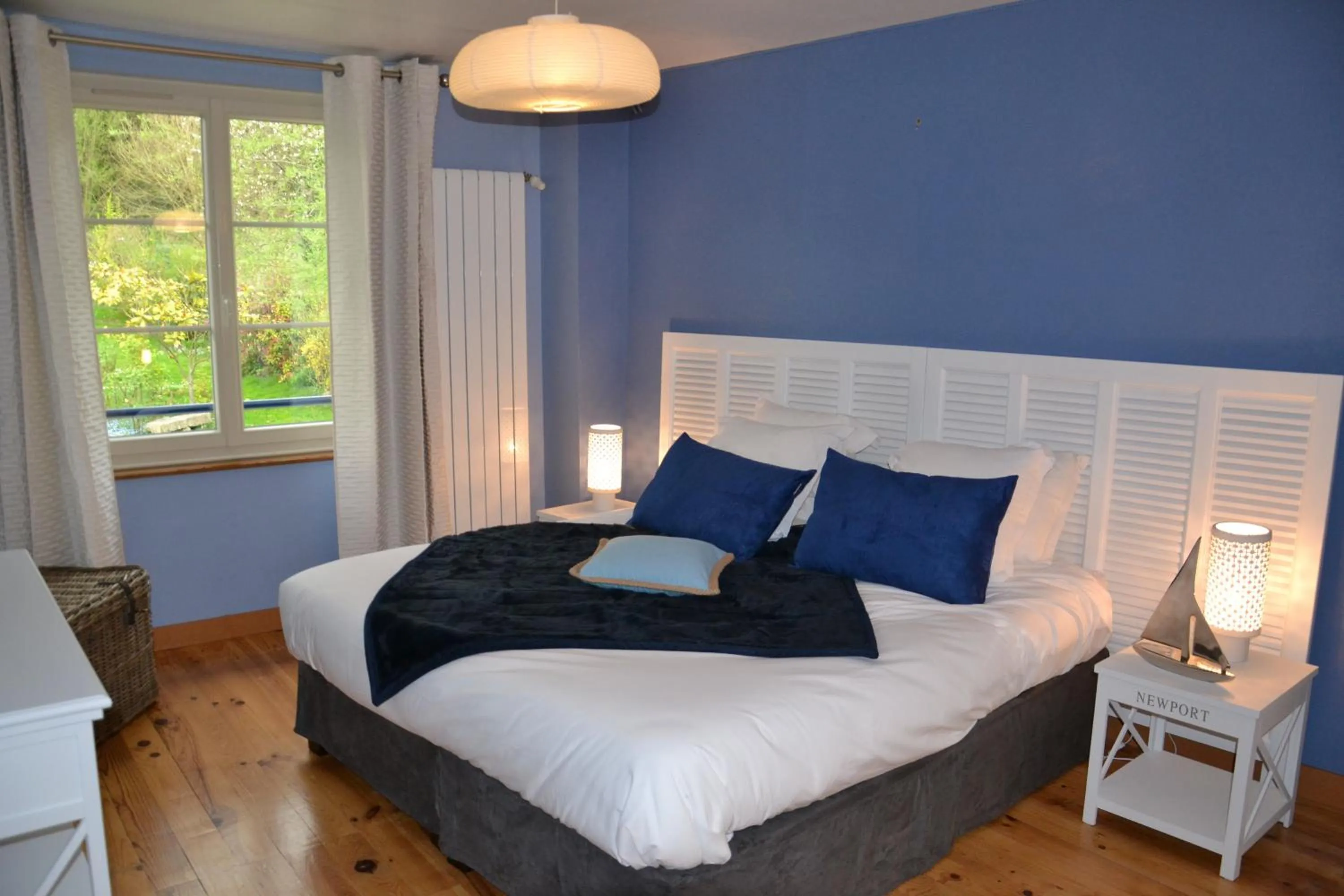 Photo of the whole room, Bed in Chambres d'hôtes Villa de Vienne-en-Arthies