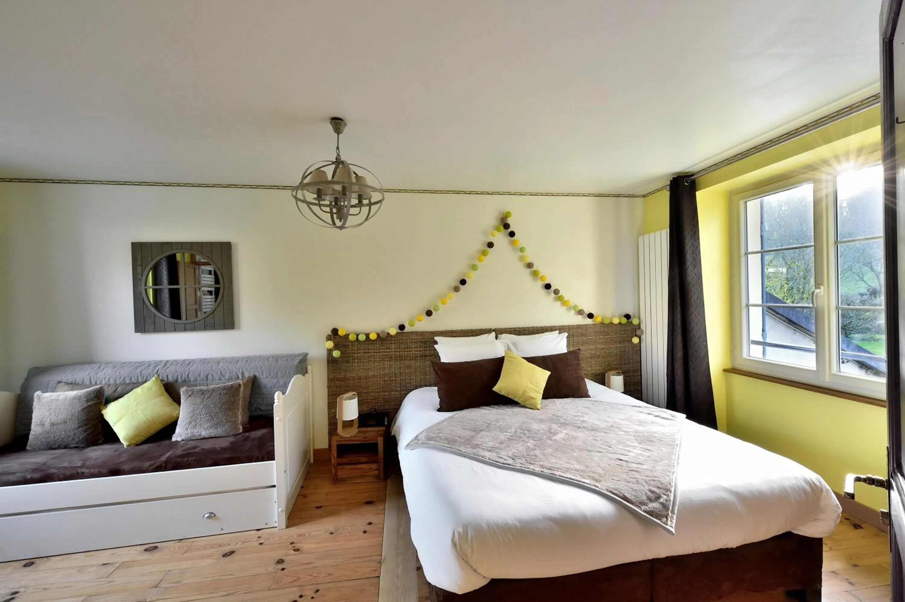 Photo of the whole room, Bed in Chambres d'hôtes Villa de Vienne-en-Arthies