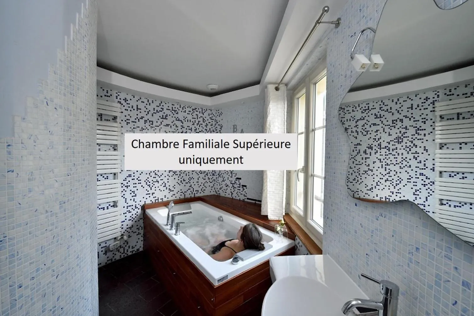 Hot Tub in Chambres d'hôtes Villa de Vienne-en-Arthies