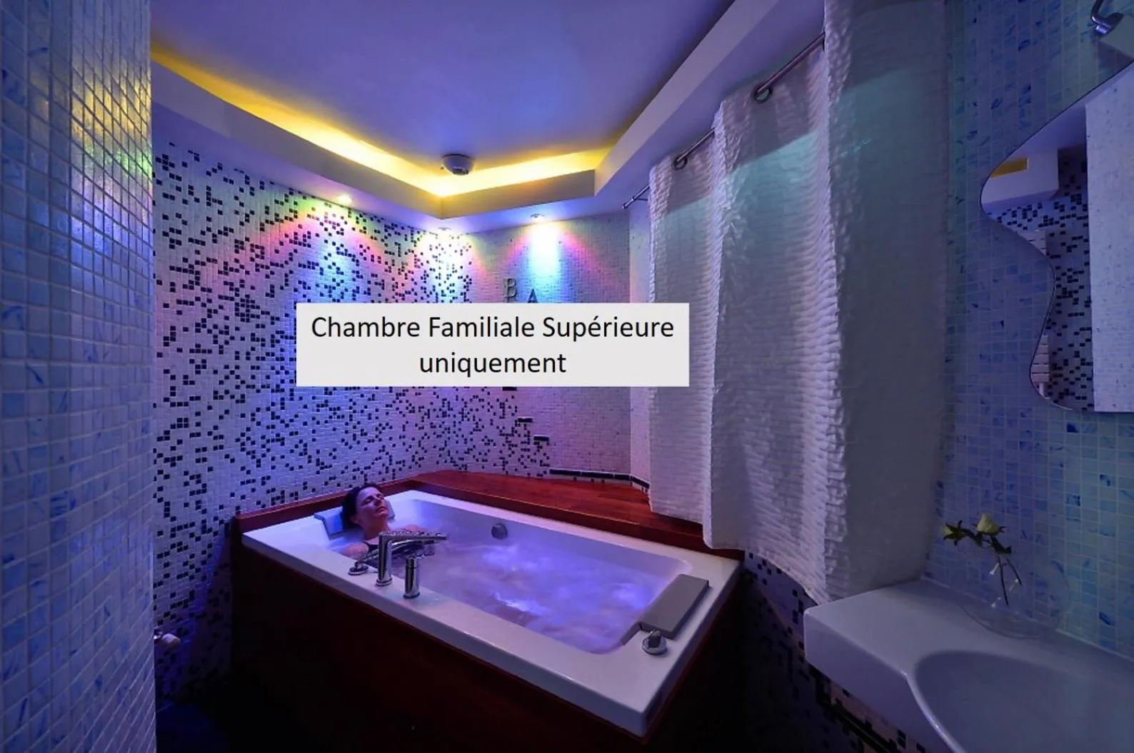 Hot Tub in Chambres d'hôtes Villa de Vienne-en-Arthies