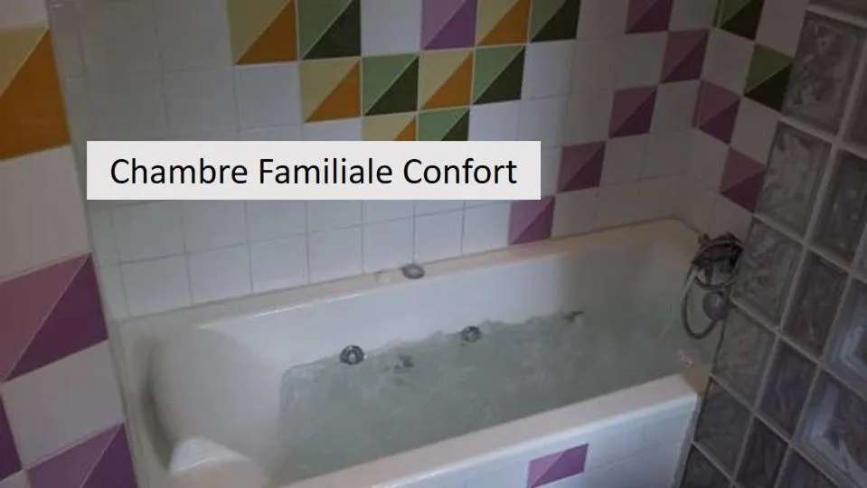 Hot Tub in Chambres d'hôtes Villa de Vienne-en-Arthies