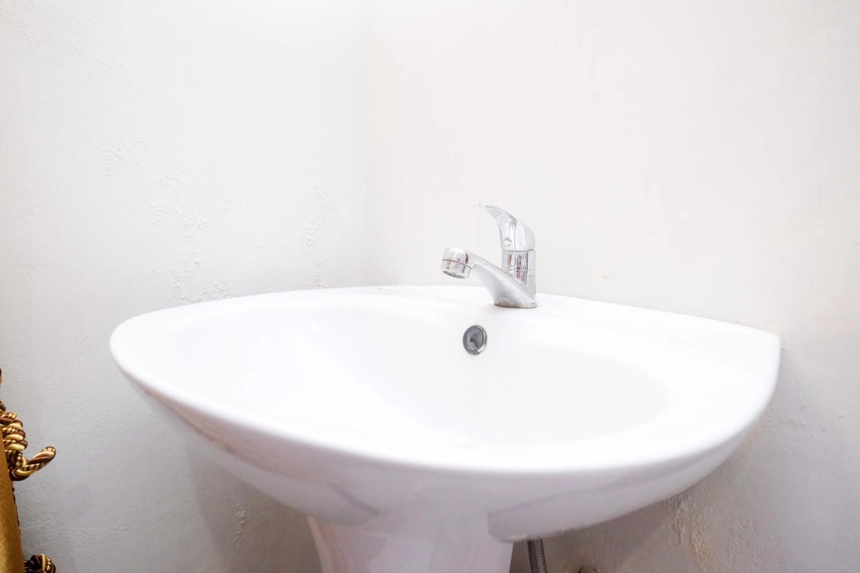 Bathroom in RedDoorz @ Griya Bougenville Magelang