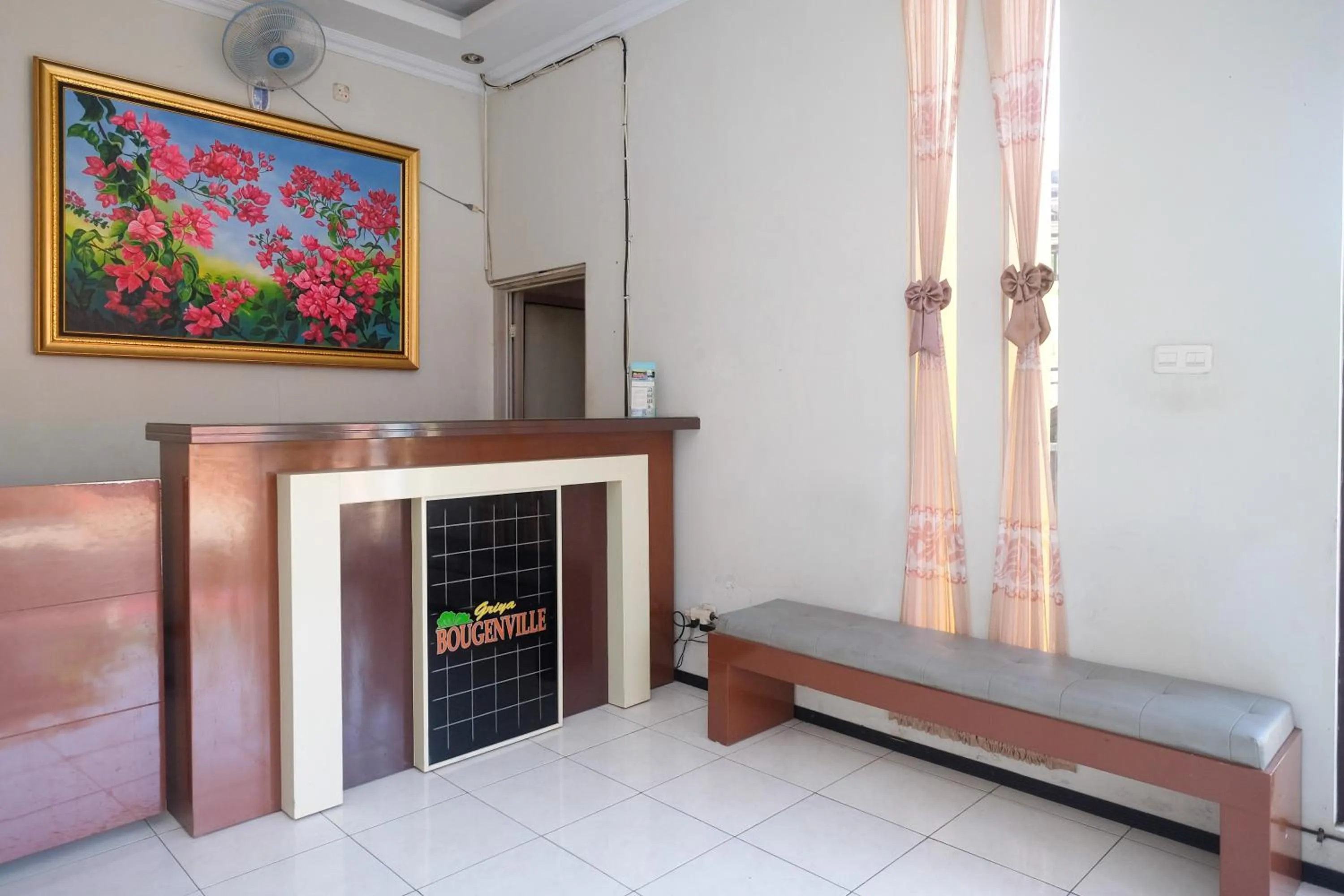 Lobby or reception in RedDoorz @ Griya Bougenville Magelang