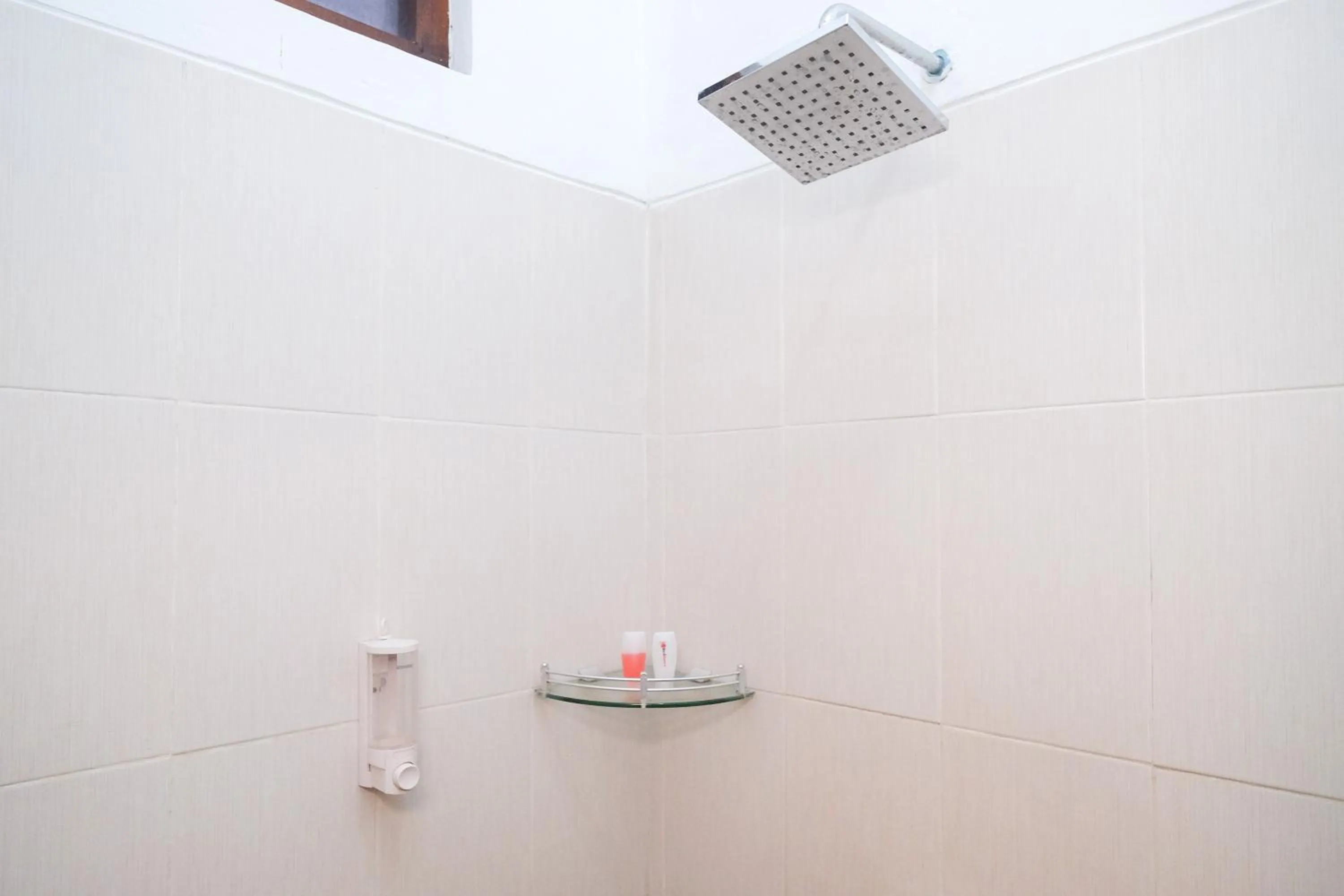 Bathroom in RedDoorz @ Griya Bougenville Magelang