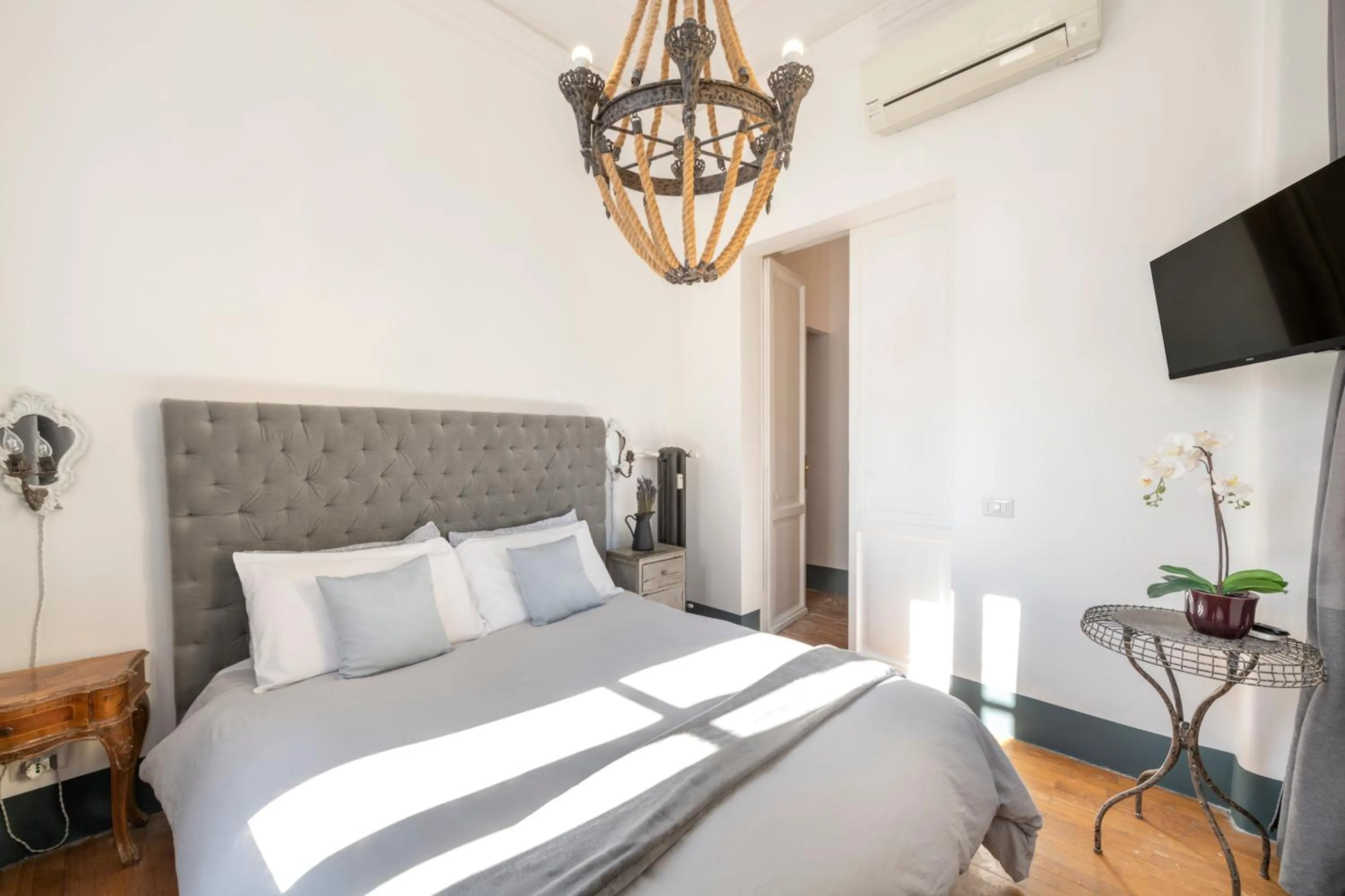 Bed in Angelina Dimora Contemporanea