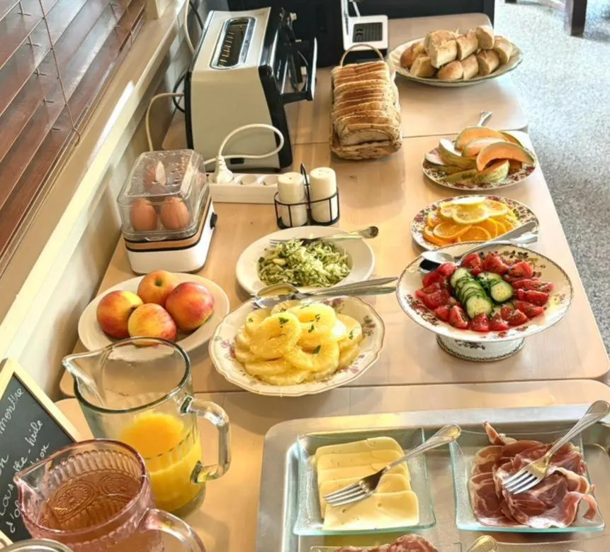 Breakfast in Hôtel Le Boïate