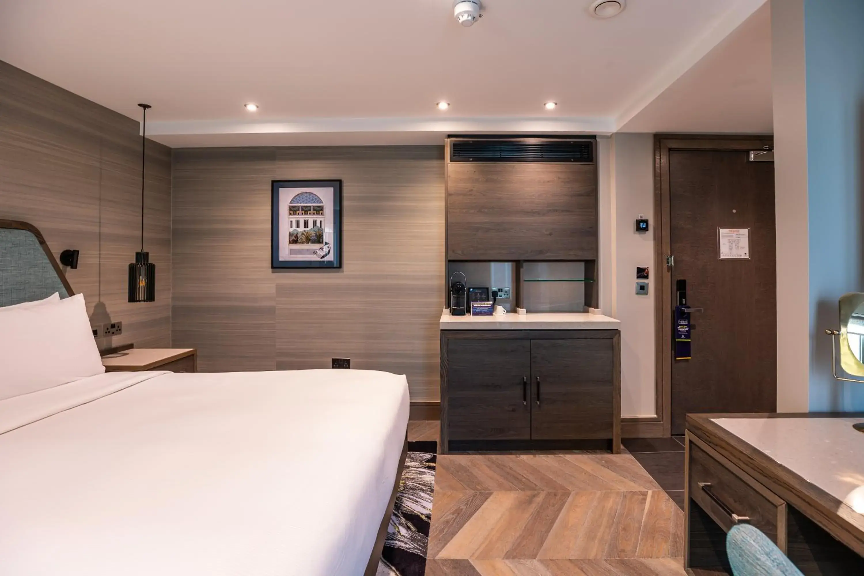 Junior Suite in DoubleTree by Hilton London – West End Junior Suite in DoubleTree by Hilton London – West End