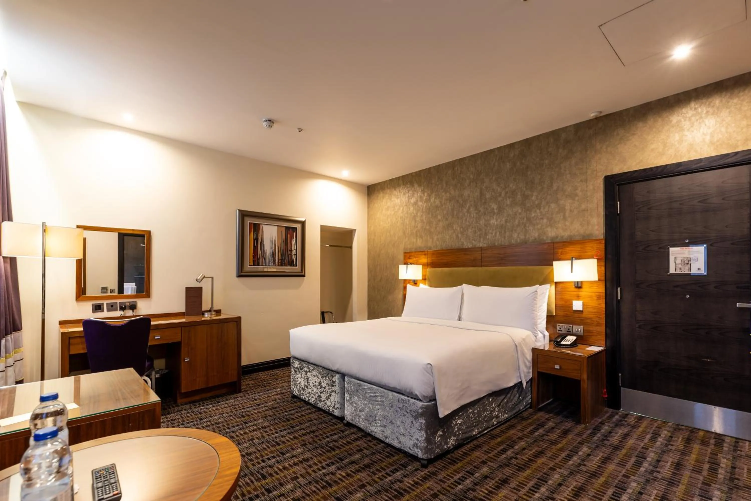 Bed in DoubleTree by Hilton London – West End