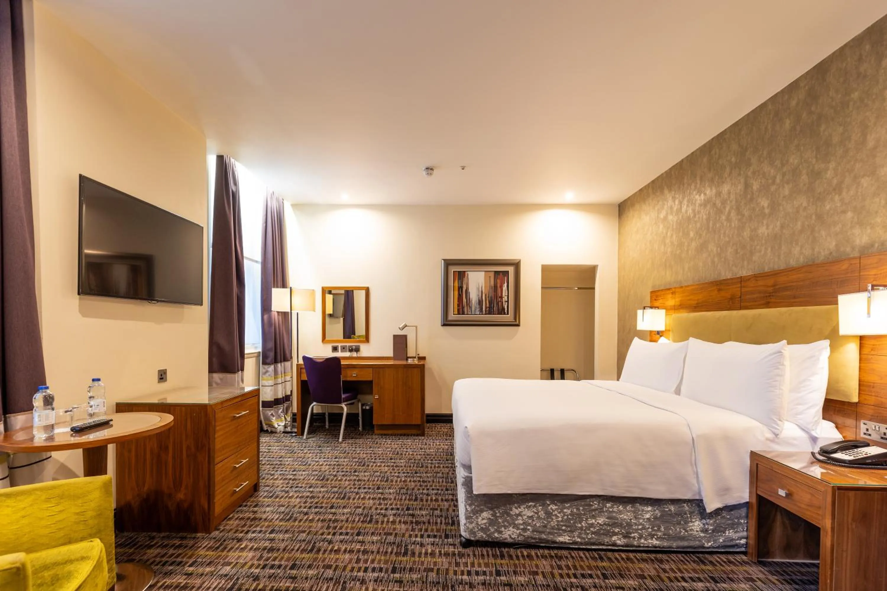 Bedroom, Bed in DoubleTree by Hilton London – West End