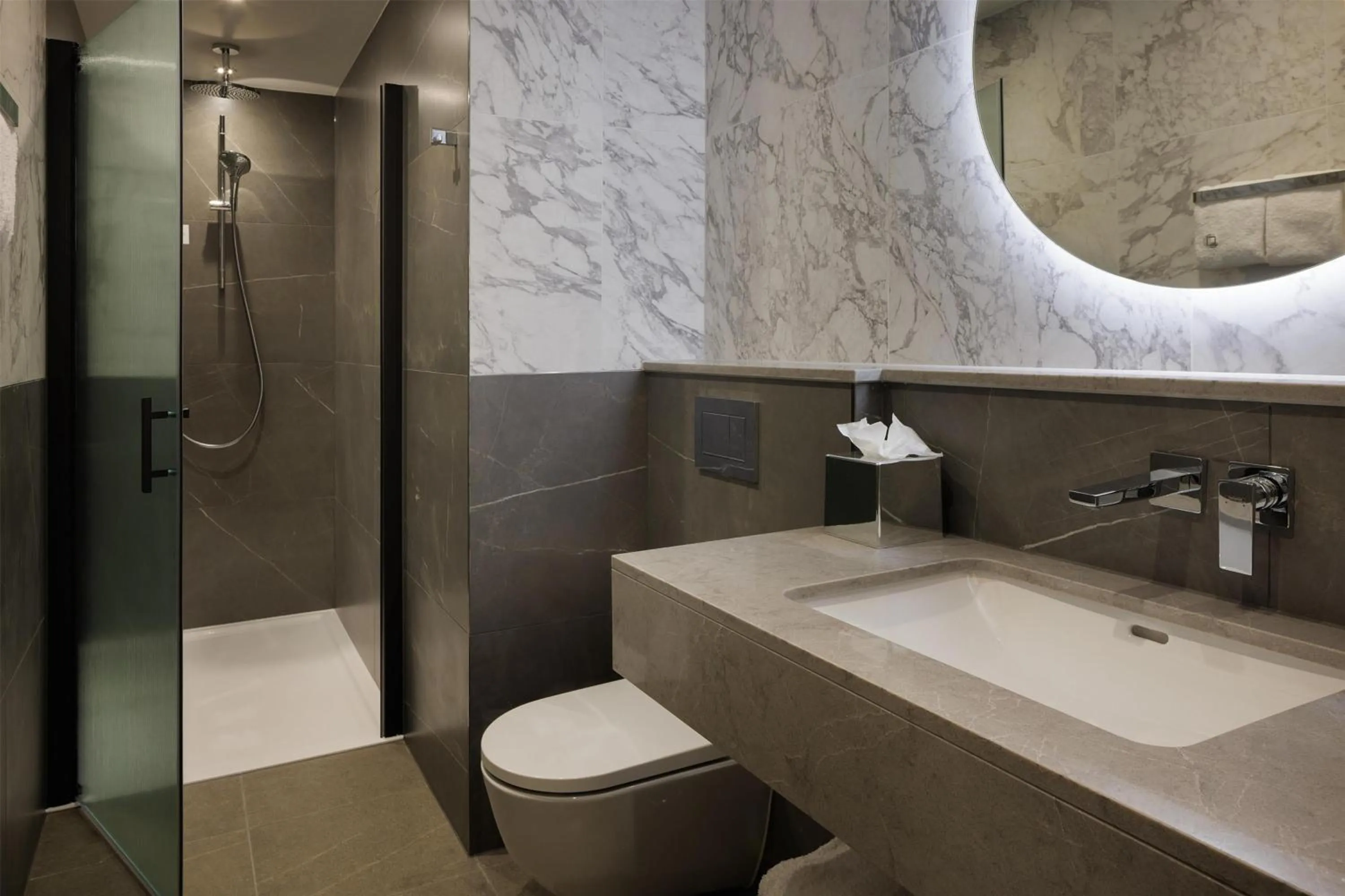 Bathroom in DoubleTree by Hilton London – West End