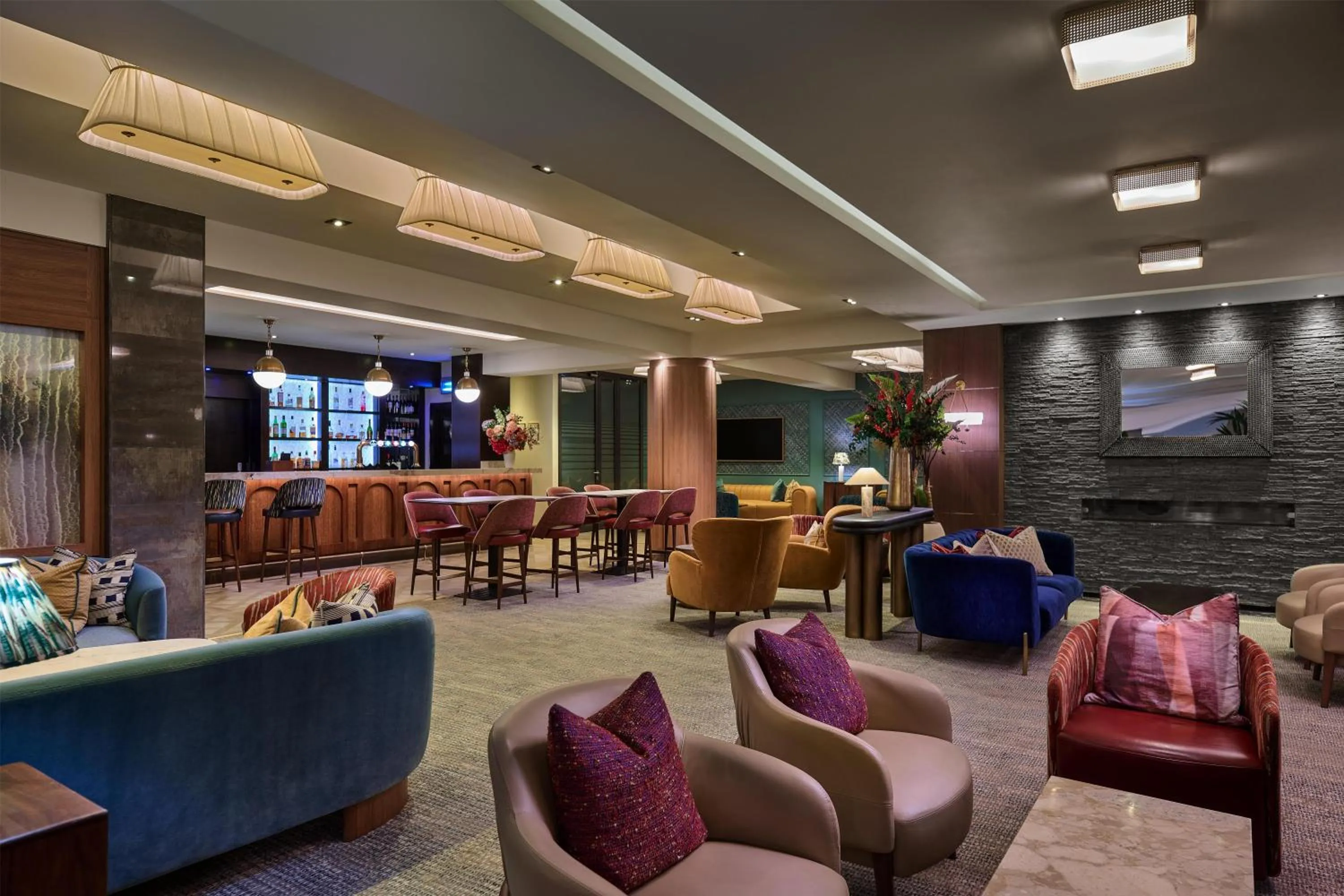 Lounge or bar in DoubleTree by Hilton London – West End