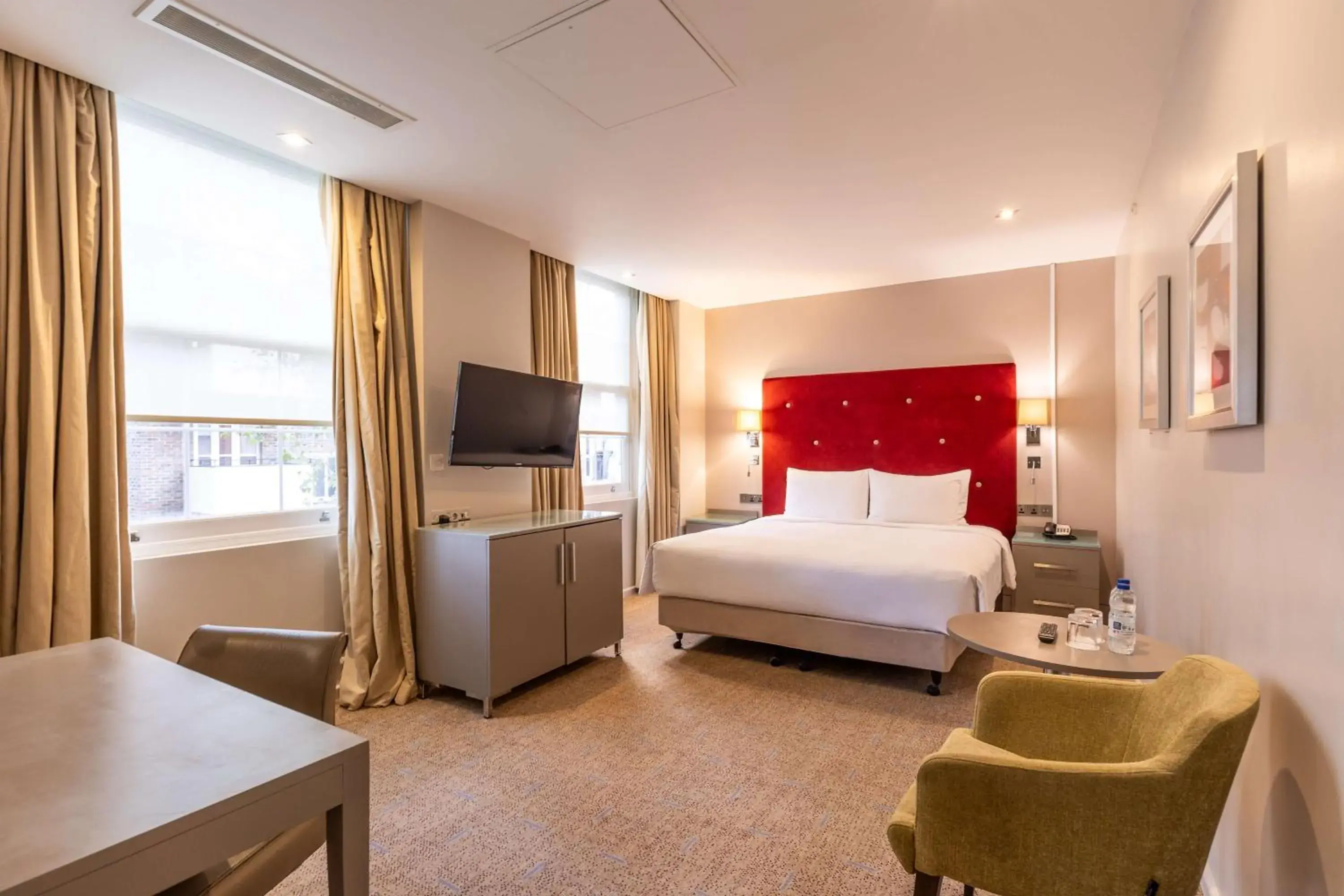 Superior King Room in DoubleTree by Hilton London – West End Superior King Room in DoubleTree by Hilton London – West End