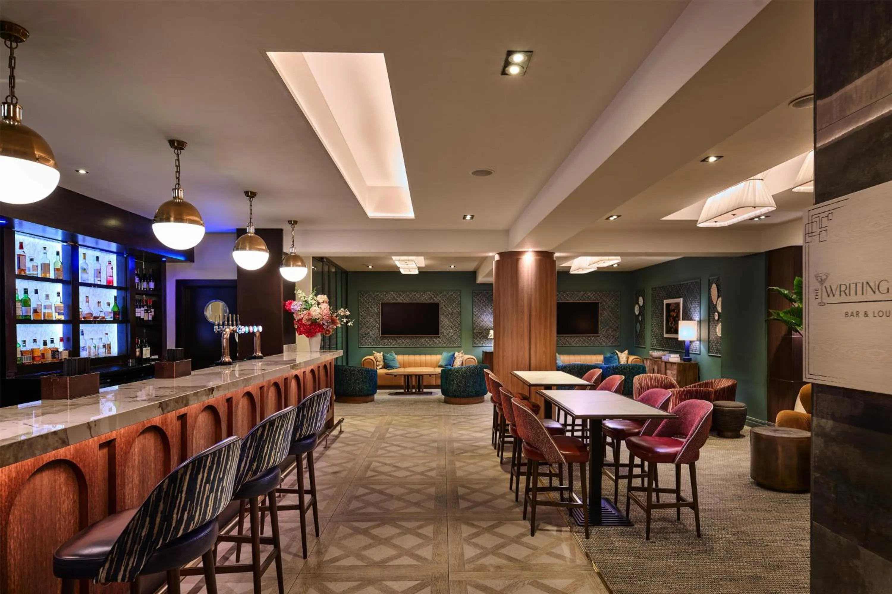 Lounge or bar in DoubleTree by Hilton London – West End