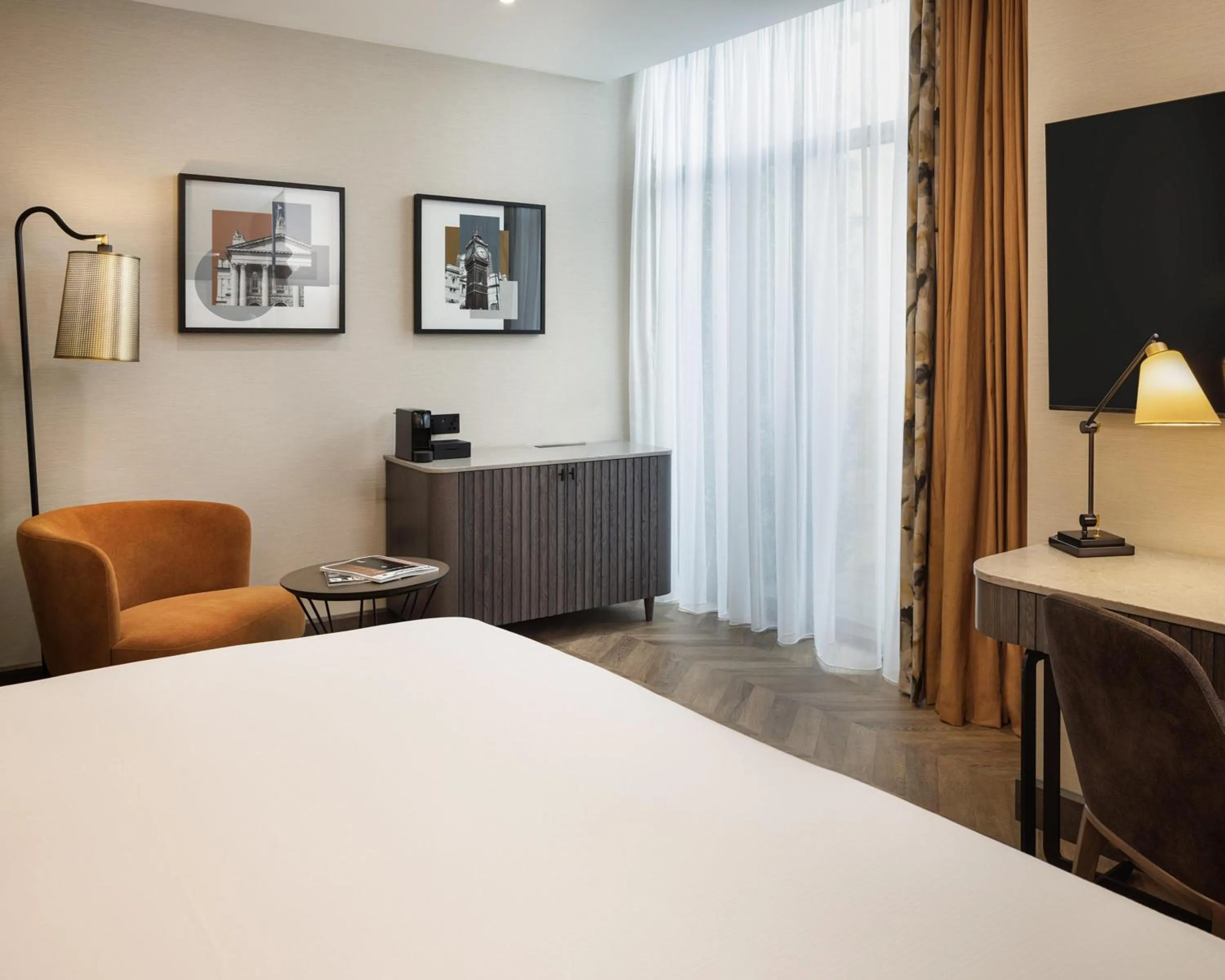 Bed in DoubleTree by Hilton London – West End