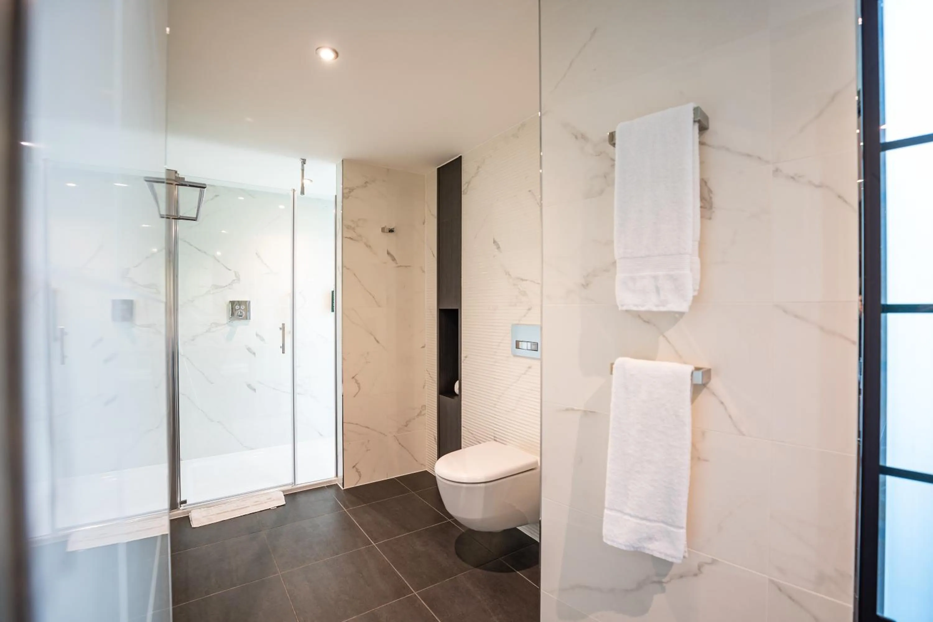Toilet in DoubleTree by Hilton London – West End