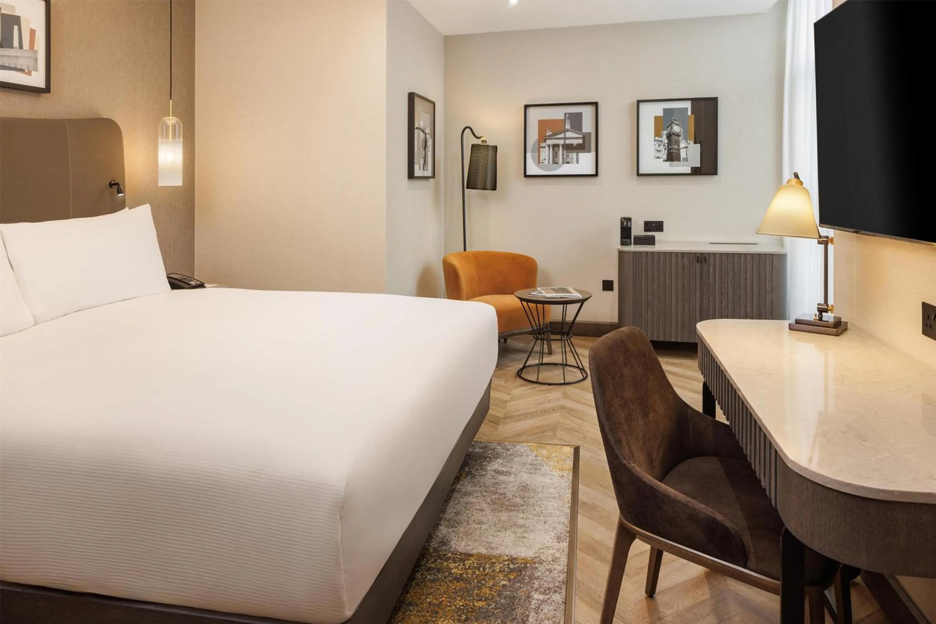 Bed in DoubleTree by Hilton London – West End