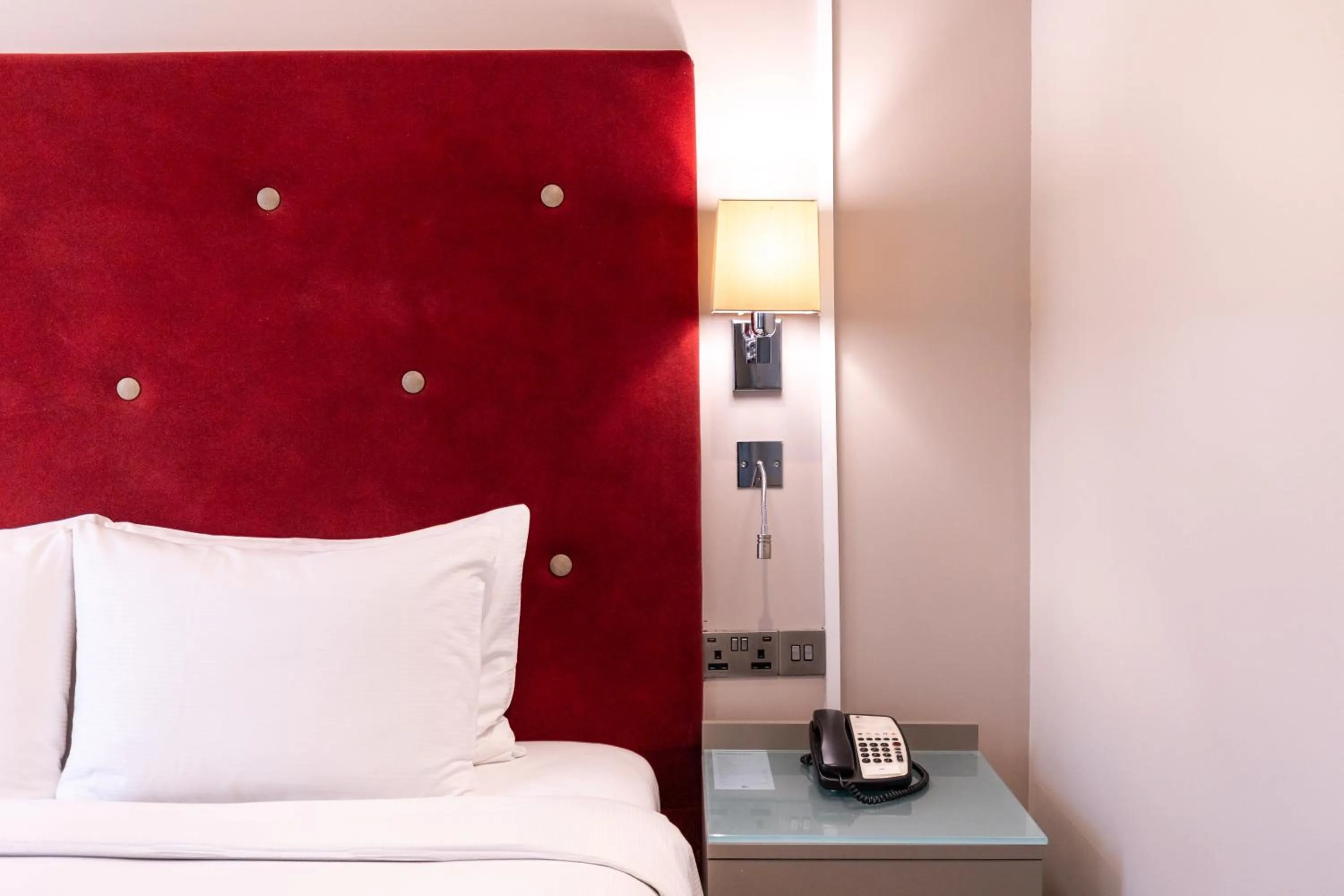 Bed in DoubleTree by Hilton London – West End