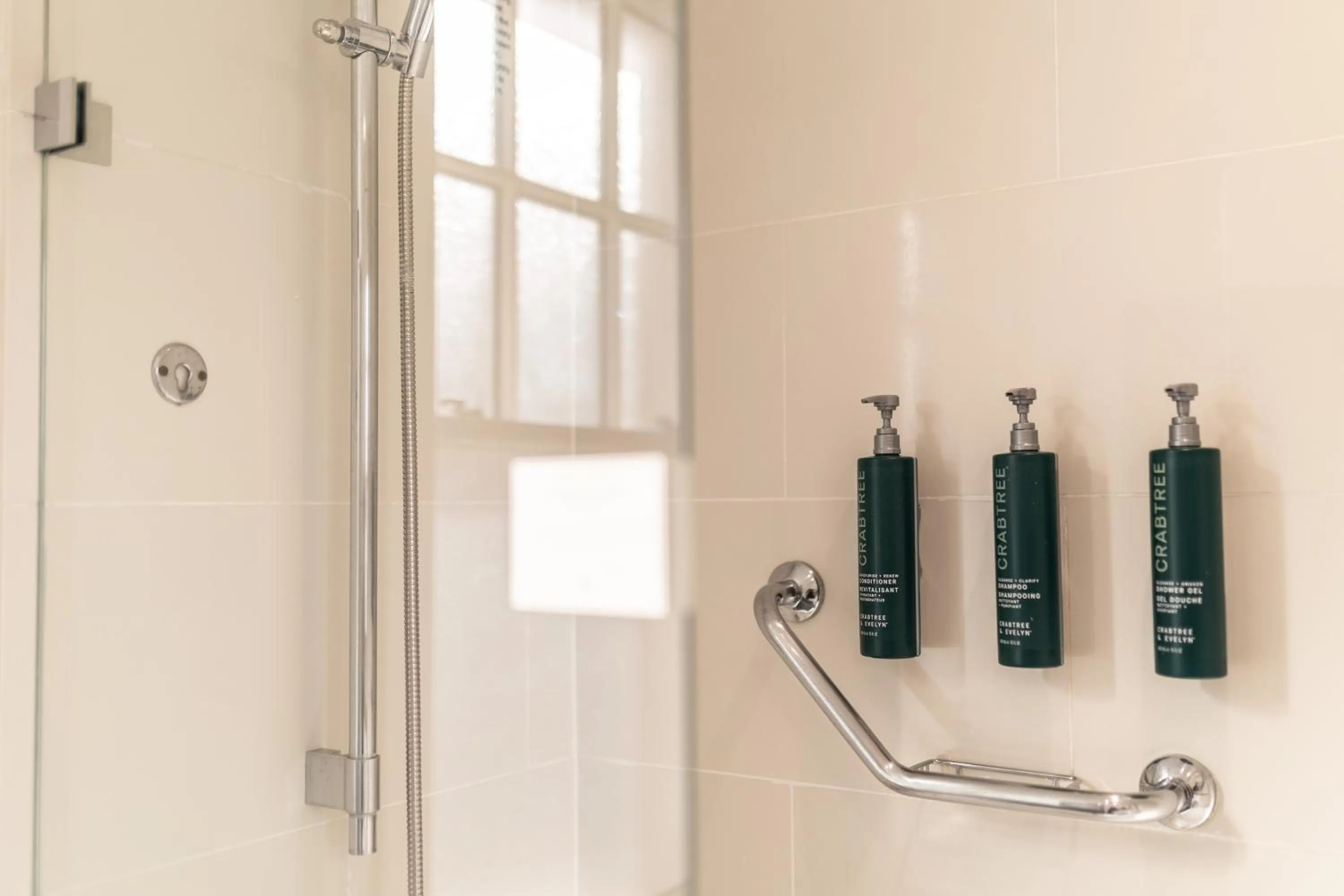 Bathroom in DoubleTree by Hilton London – West End