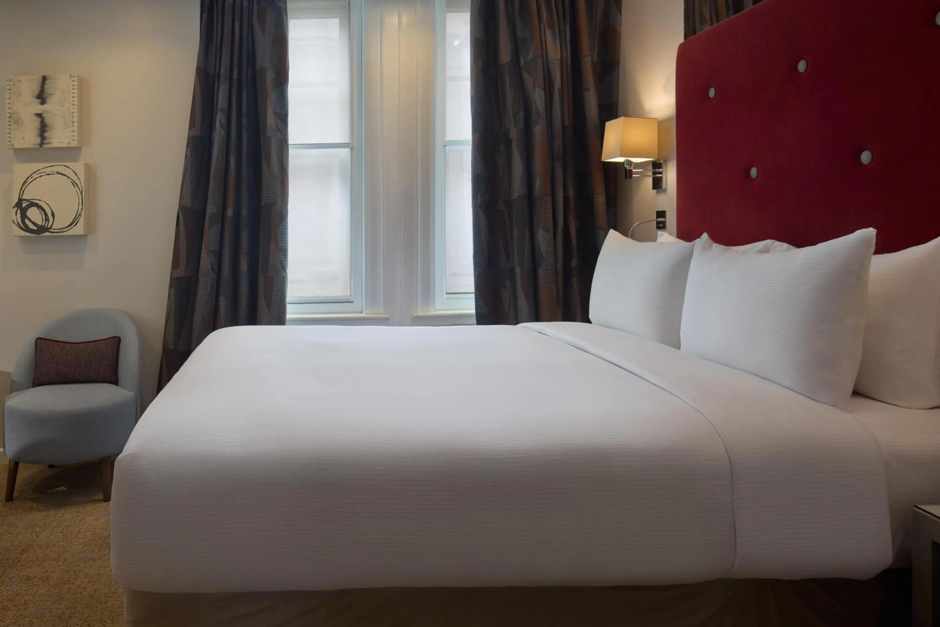 Bed in DoubleTree by Hilton London – West End