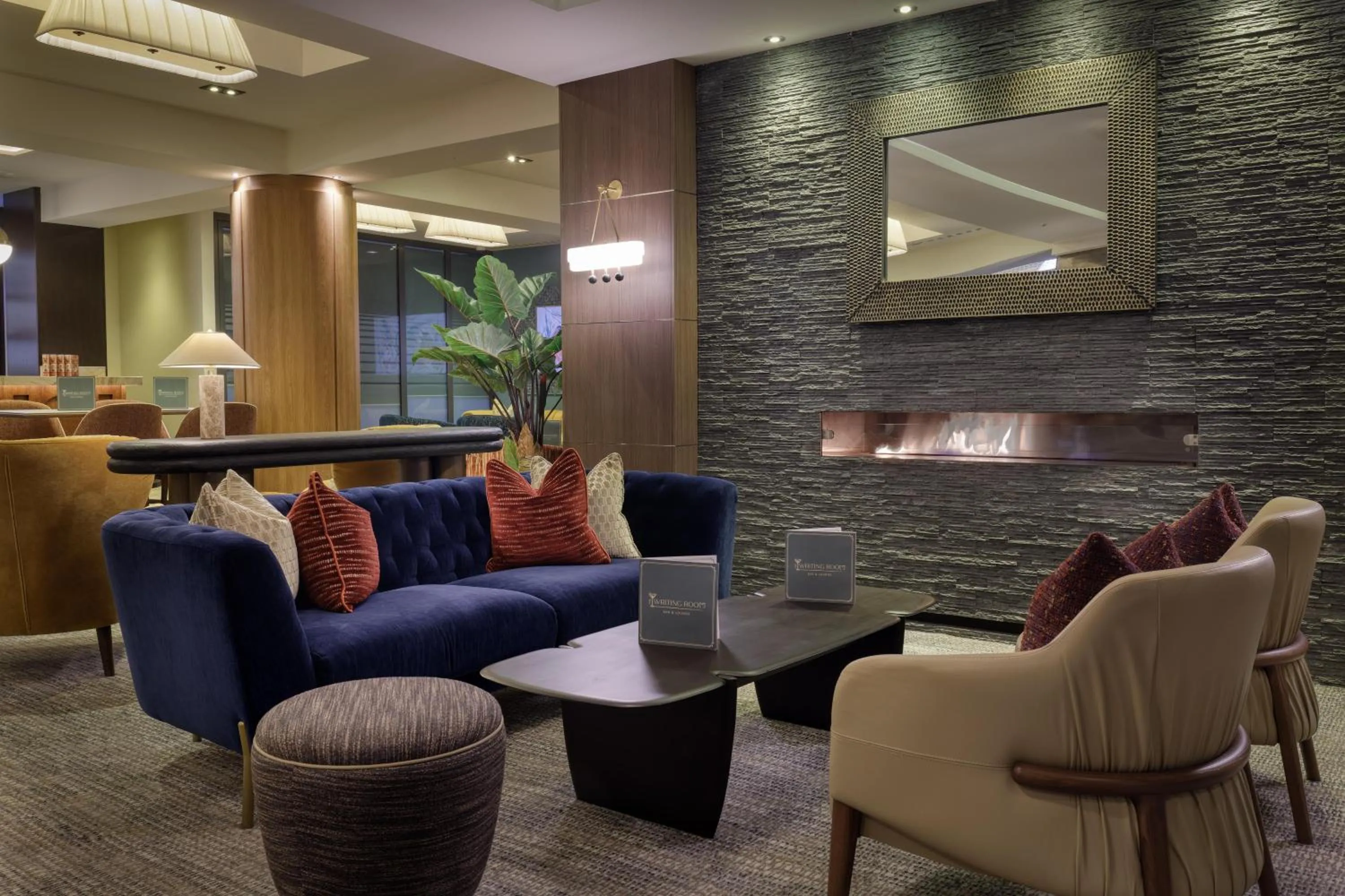 Lounge or bar in DoubleTree by Hilton London – West End