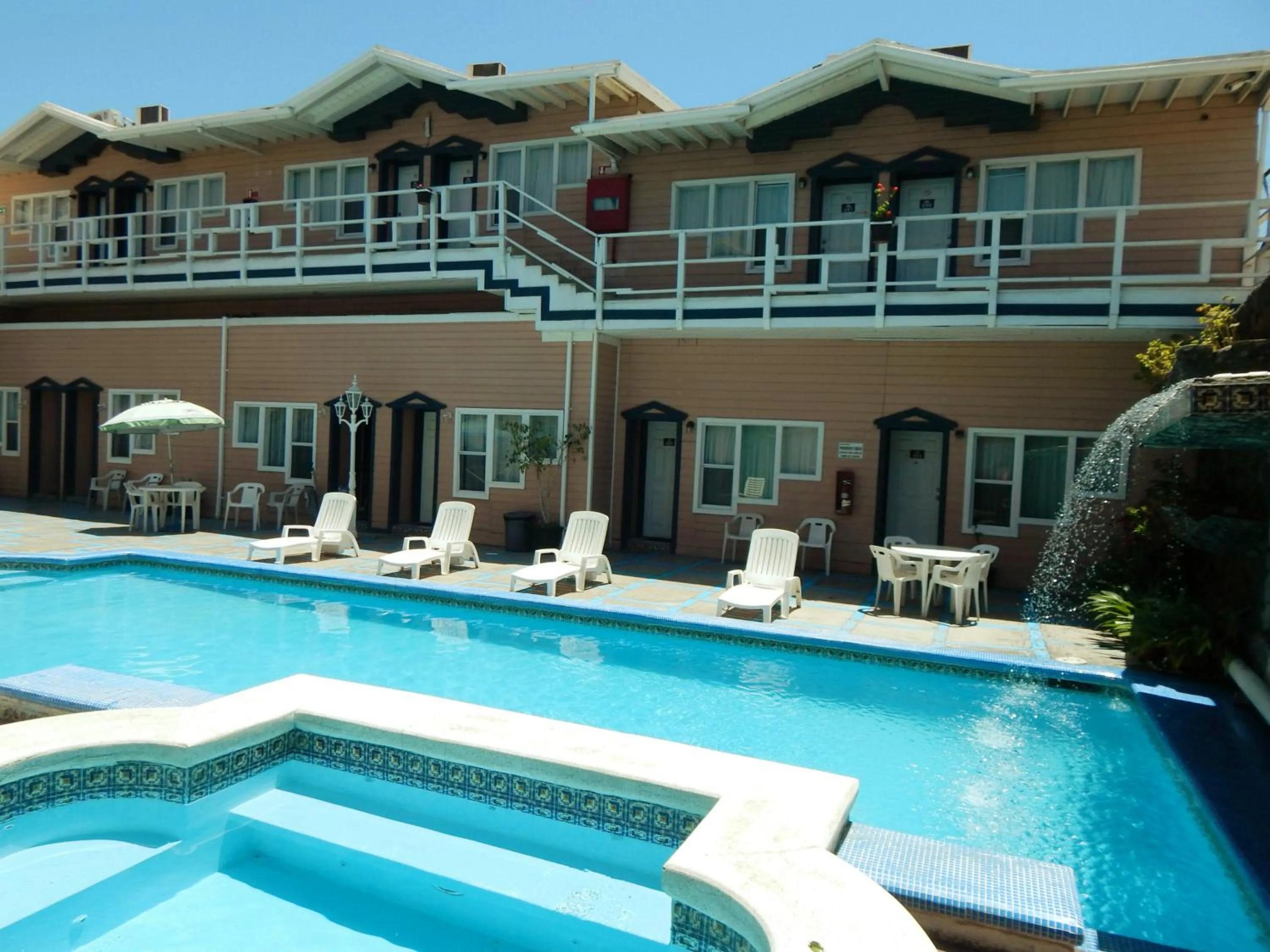 Swimming pool in Hotel Villa Fontana Inn