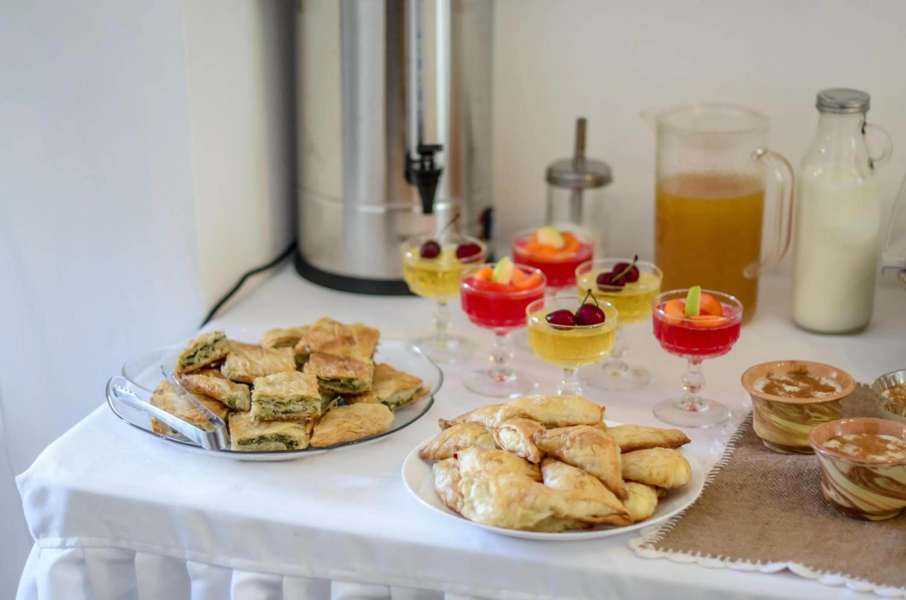 Restaurant/places to eat in Glaronissi Beach