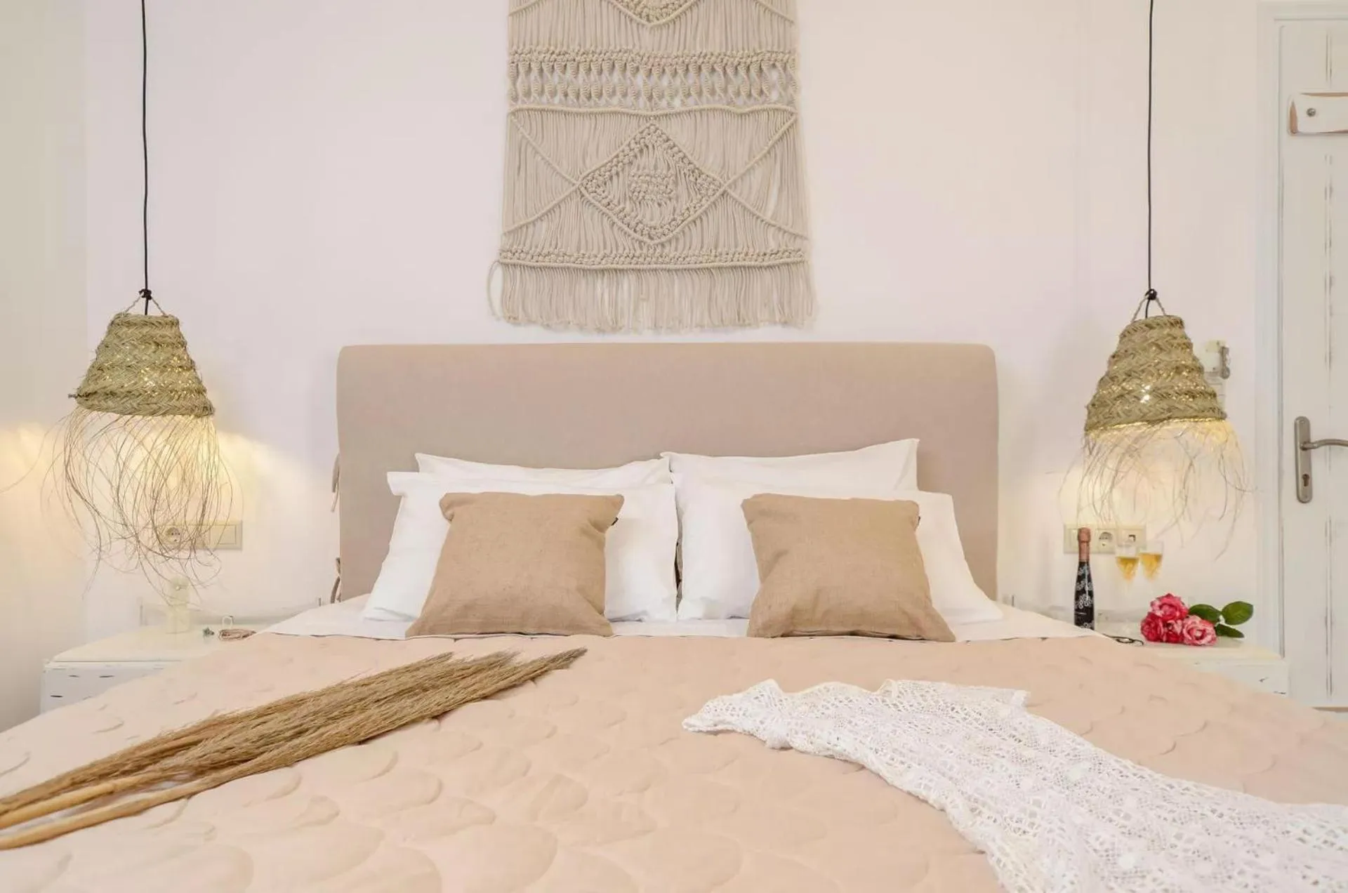 Grand Apartment with Garden & Sea View in Glaronissi Beach