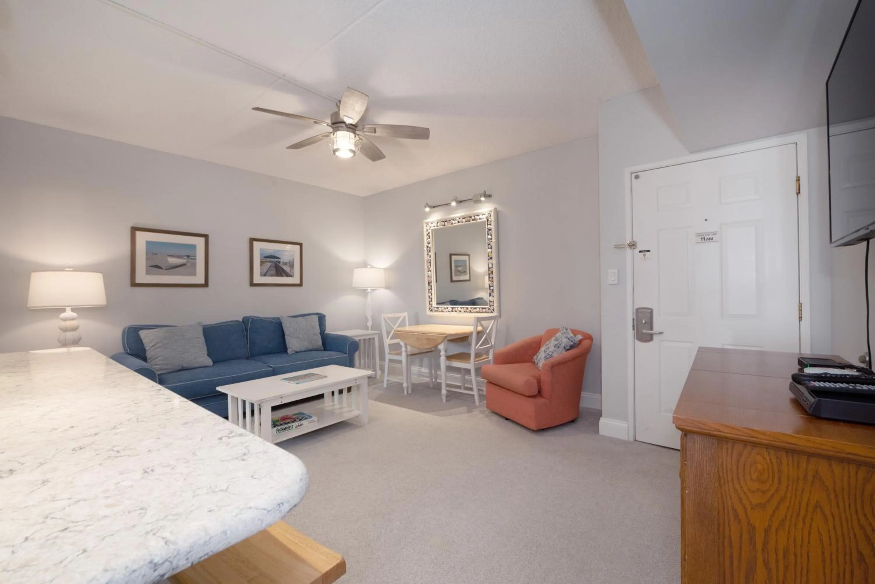 Living room, Bed in Biscayne Suites