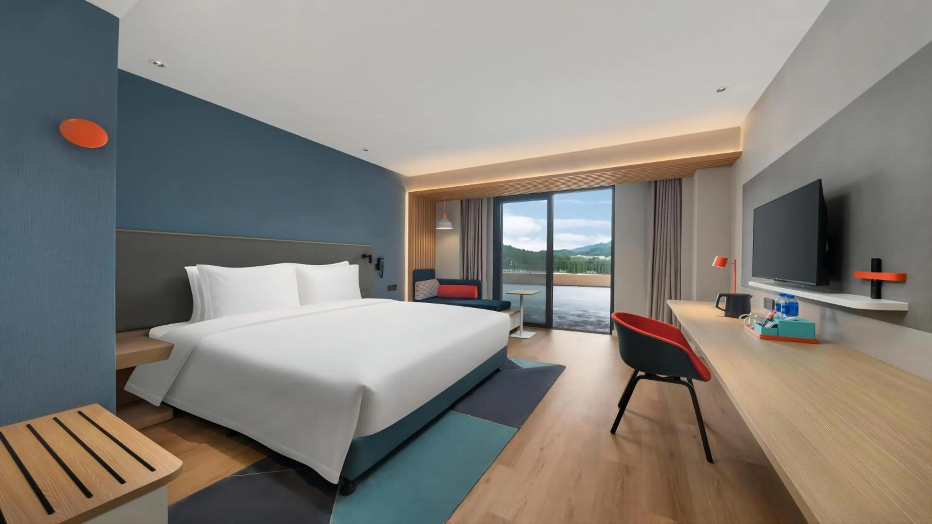 Photo of the whole room, Bed in Holiday Inn Express Wawu Mountain by IHG