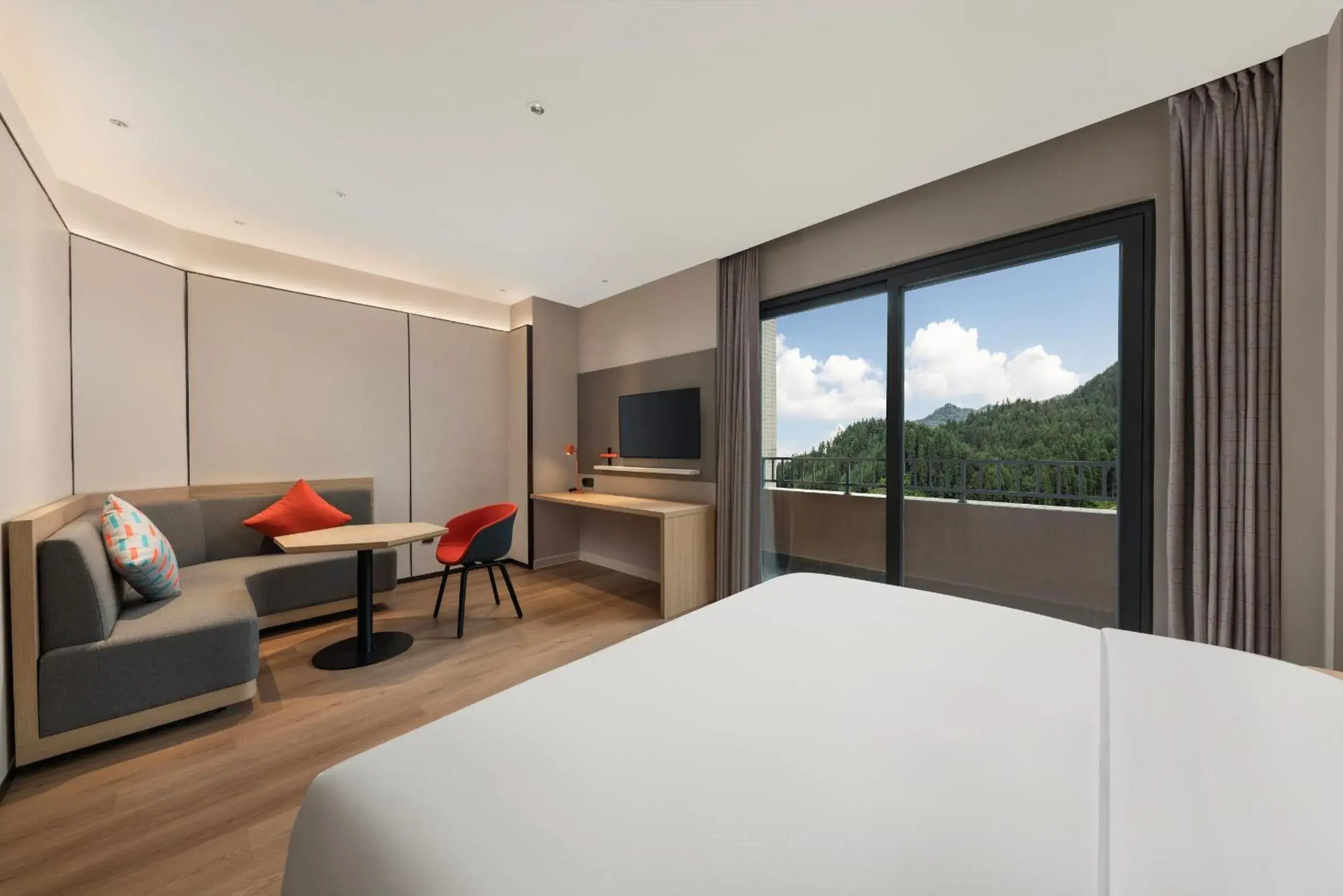 Standard King Room with Balcony in Holiday Inn Express Wawu Mountain, an IHG Hotel Standard King Room with Balcony in Holiday Inn Express Wawu Mountain, an IHG Hotel