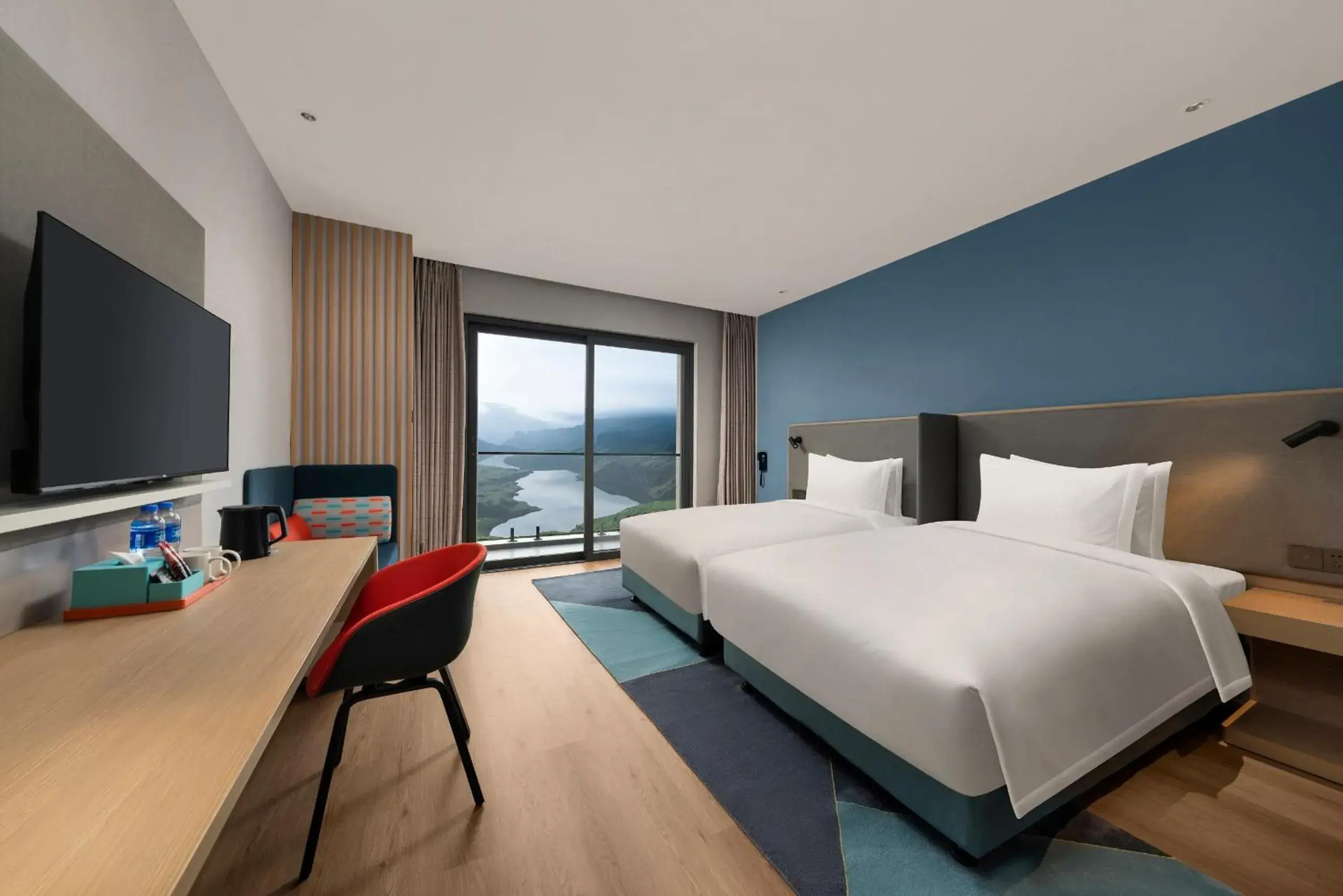 Standard Twin Room with Balcony and River View in Holiday Inn Express Wawu Mountain, an IHG Hotel Standard Twin Room with Balcony and River View in Holiday Inn Express Wawu Mountain, an IHG Hotel