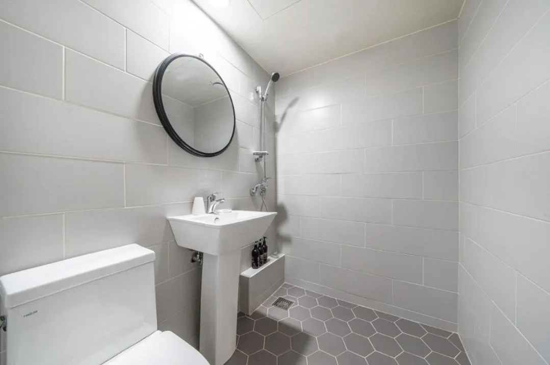 Shower in Hotel Yam - Paju Geumchon