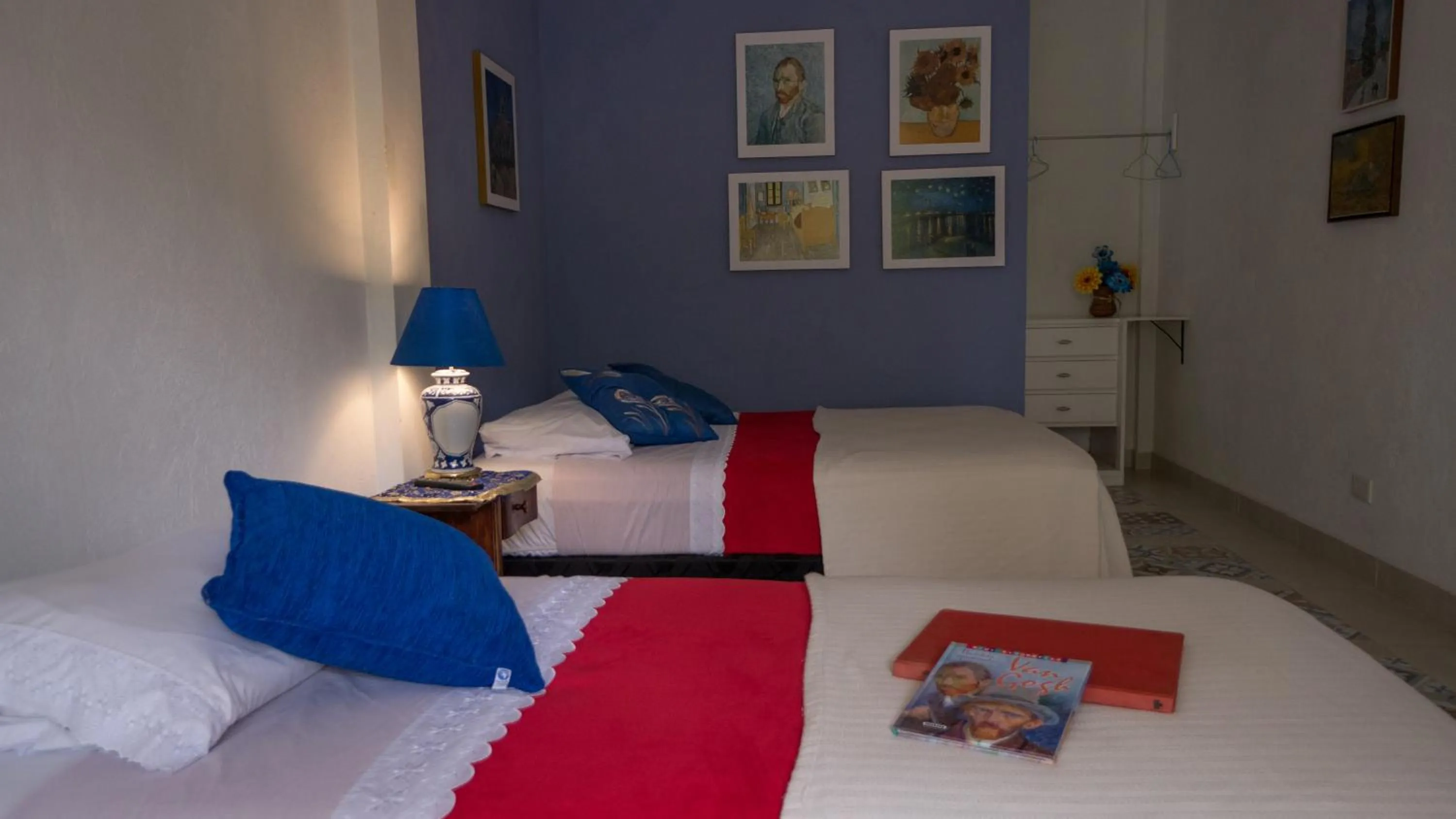 Photo of the whole room, Bed in Posada Las Bromelias