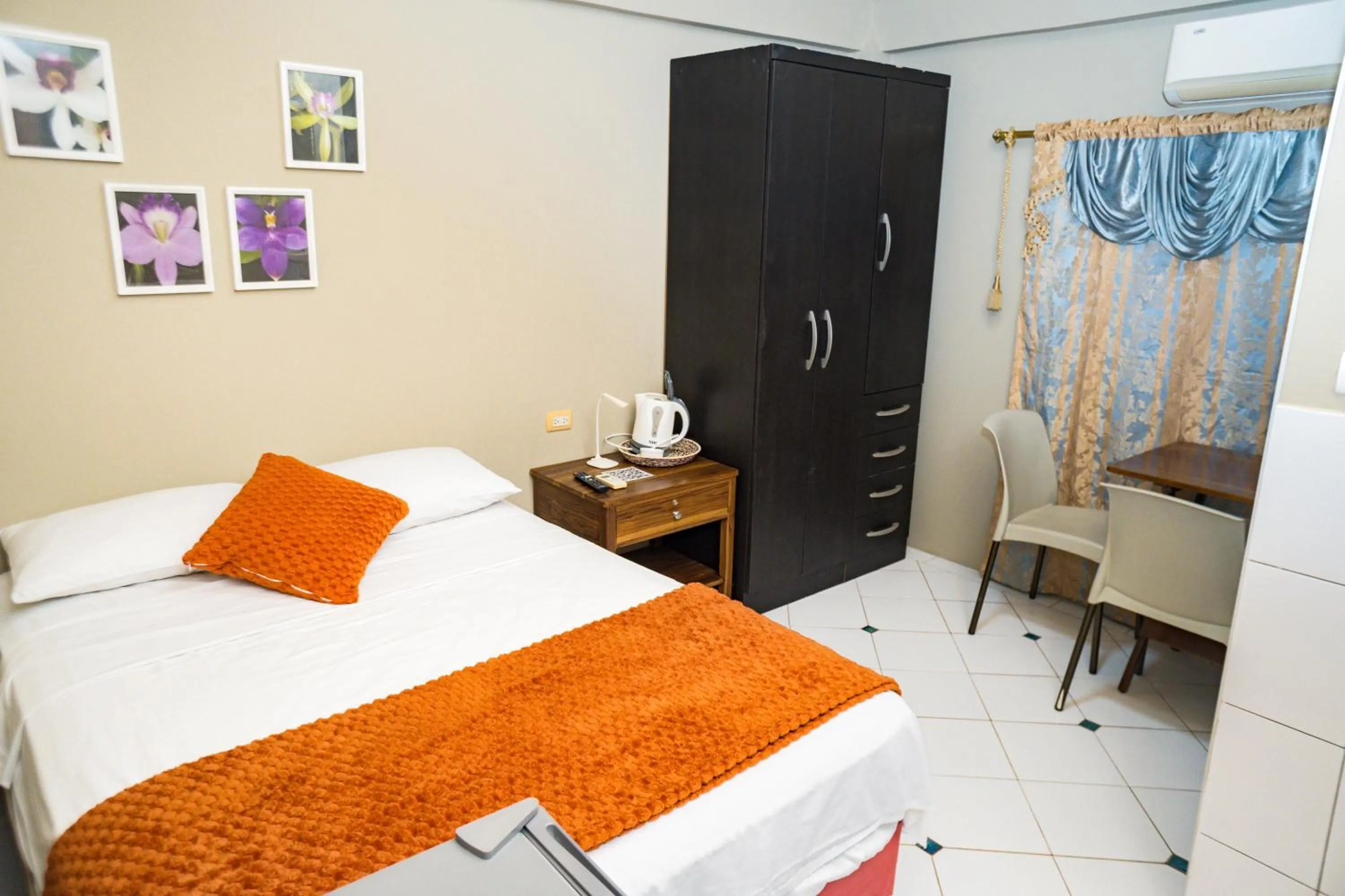 Bed in La Casa Naranja Bed and Breakfast