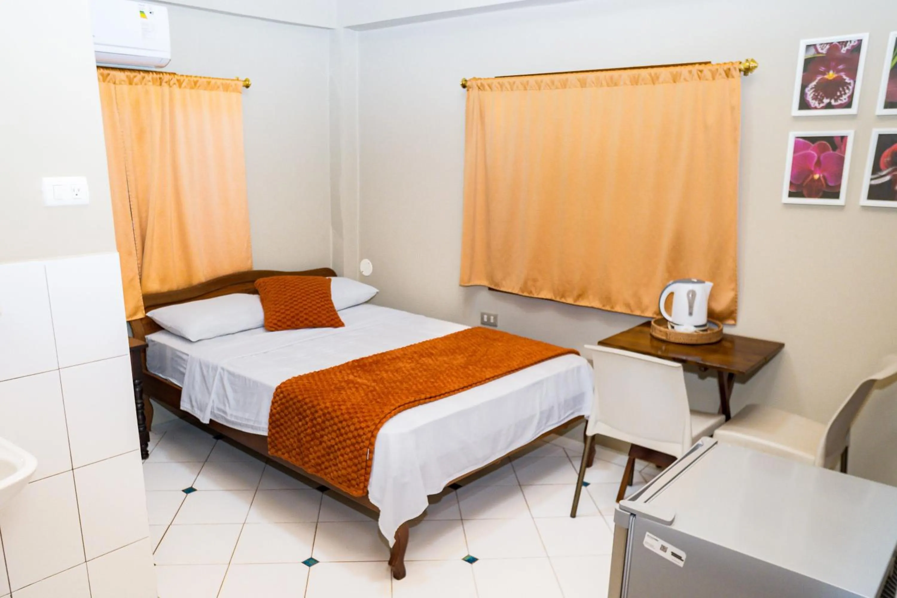 Bed in La Casa Naranja Bed and Breakfast