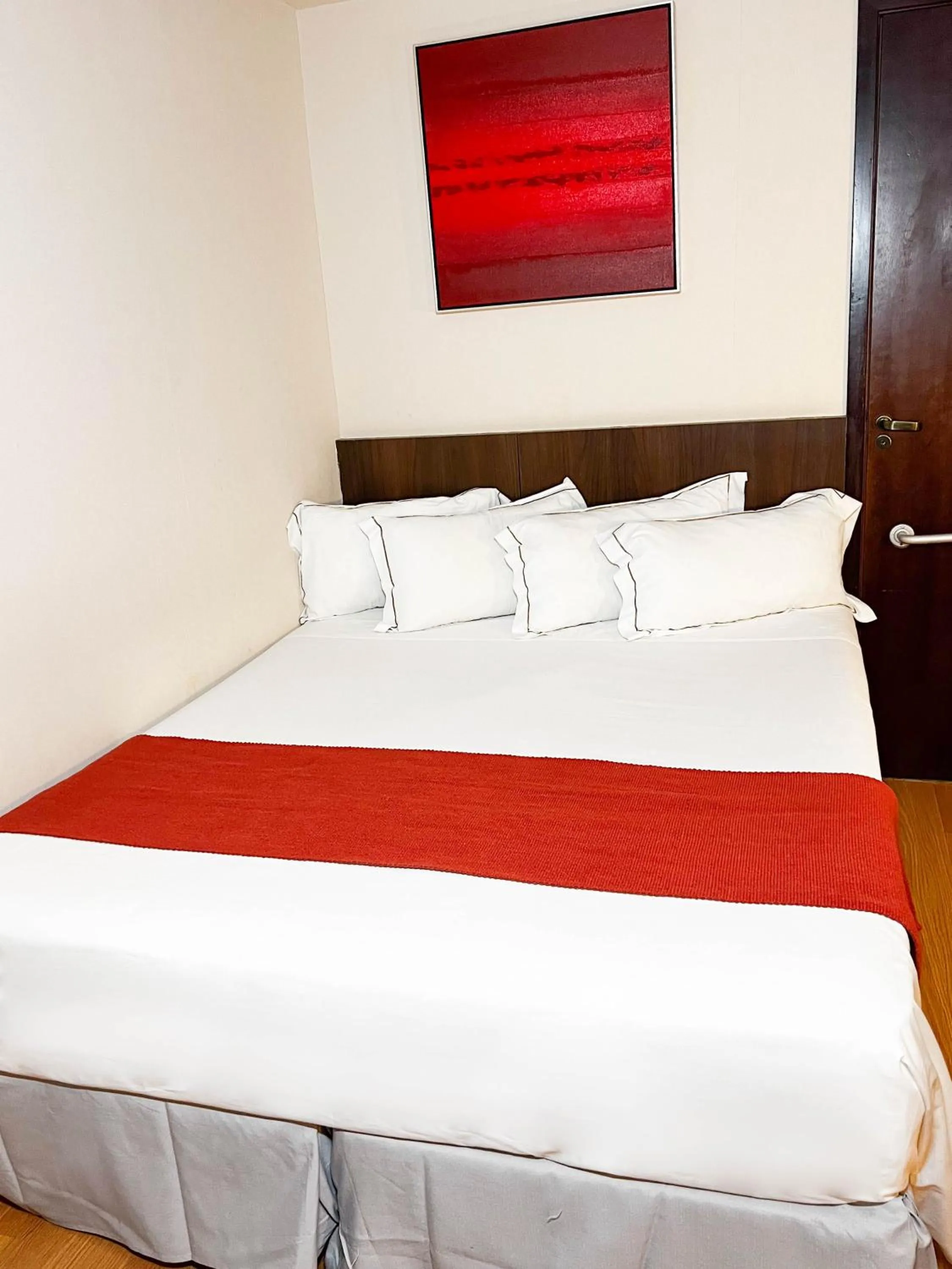 Bed in Royal Design Savassi Hotel