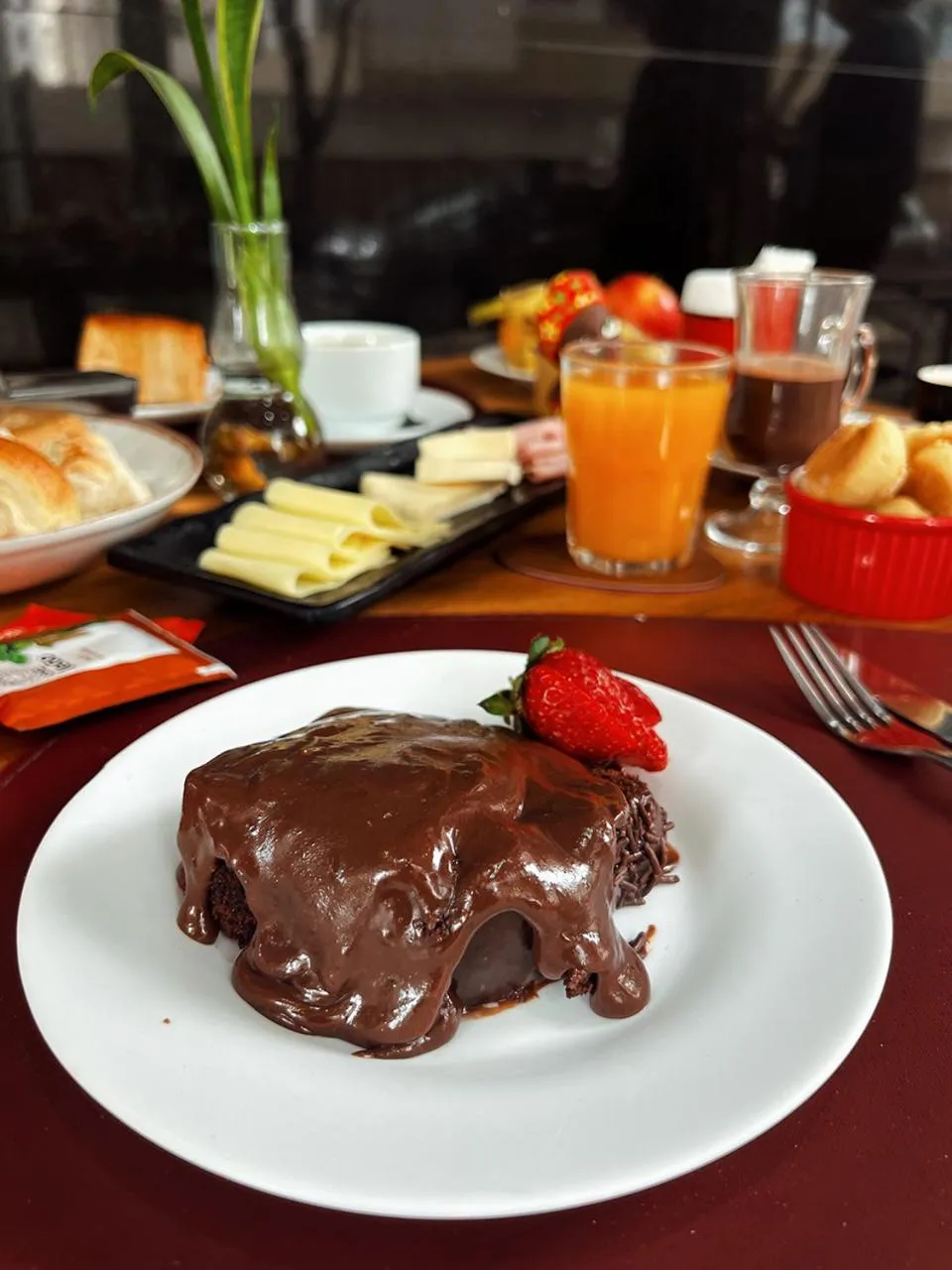 Restaurant/places to eat in Royal Design Savassi Hotel