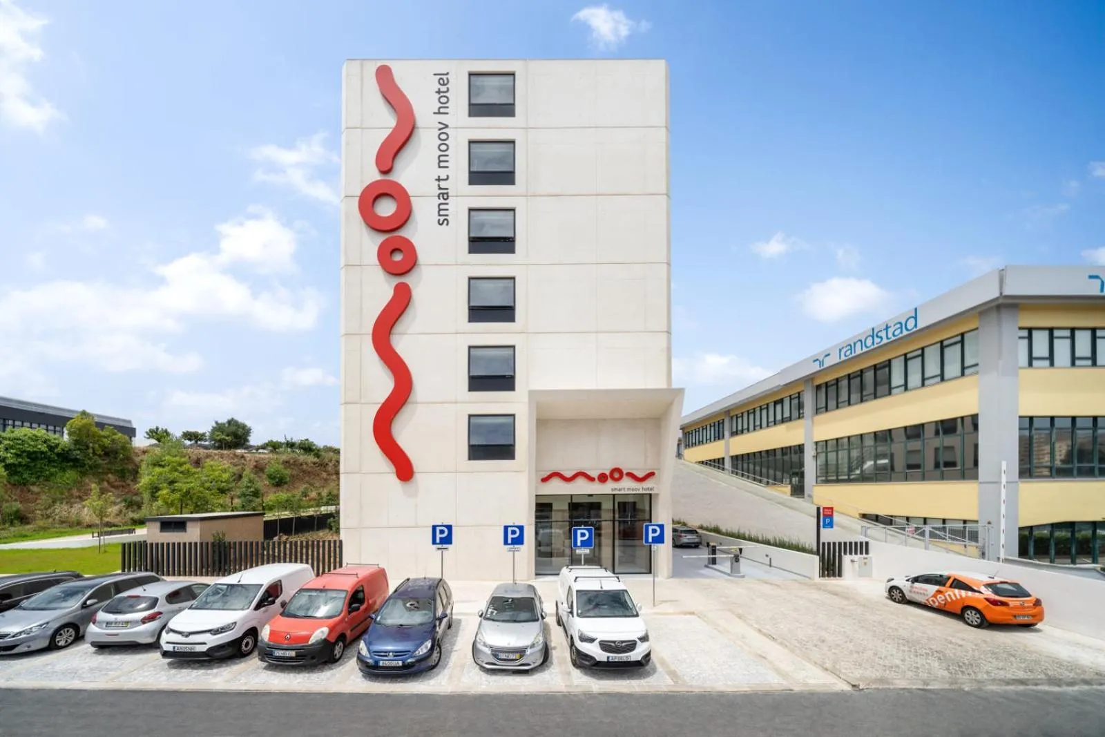 Facade/entrance in Moov Hotel Lisboa Oriente