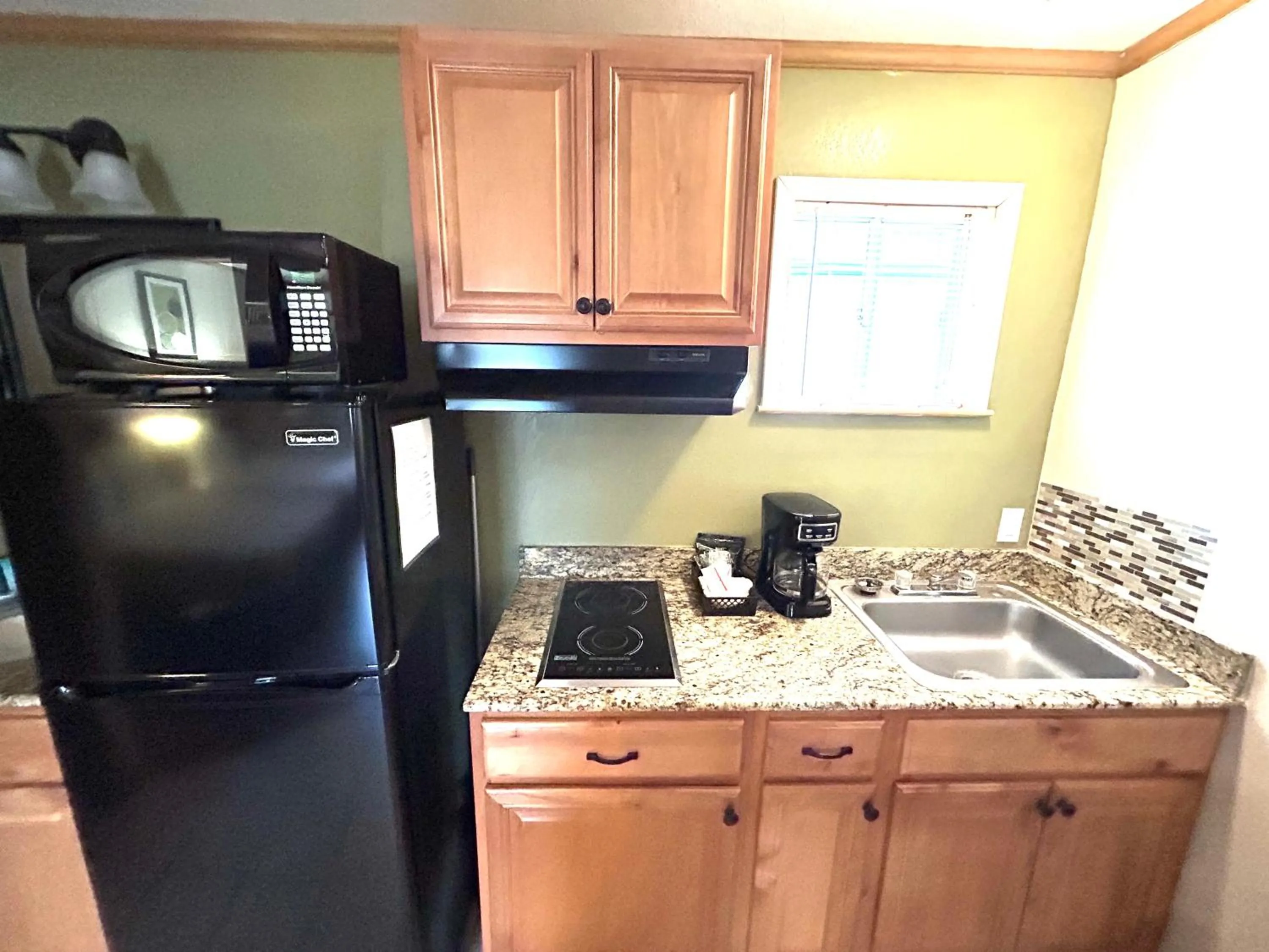 Kitchen or kitchenette in Hunter's Friend Resort near Table Rock Lake