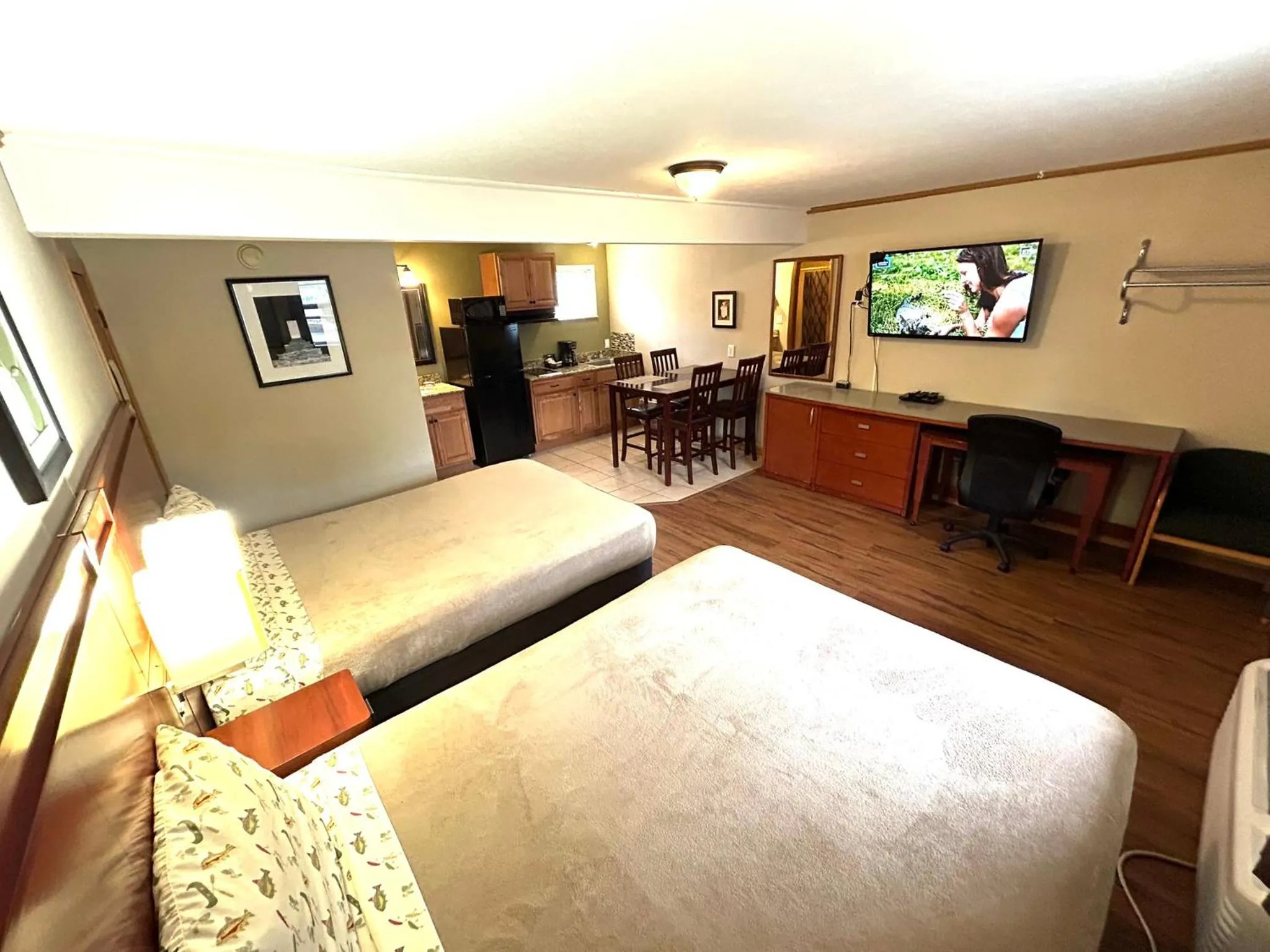 Bed in Hunter's Friend Resort near Table Rock Lake