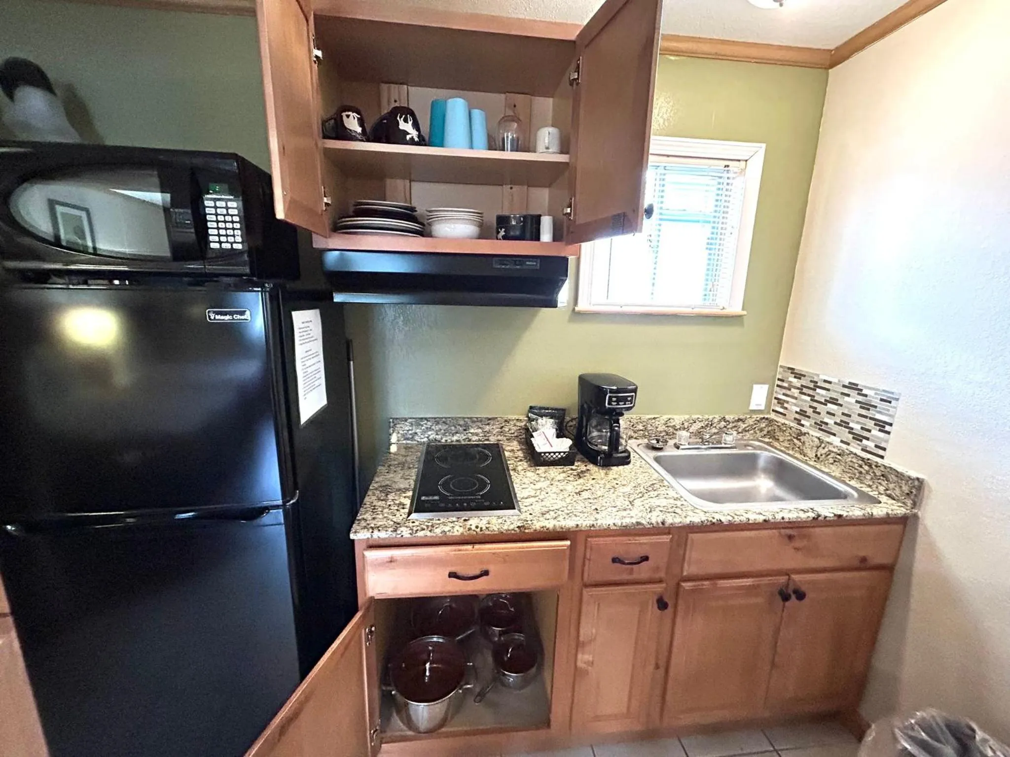 Kitchen or kitchenette in Hunter's Friend Resort near Table Rock Lake