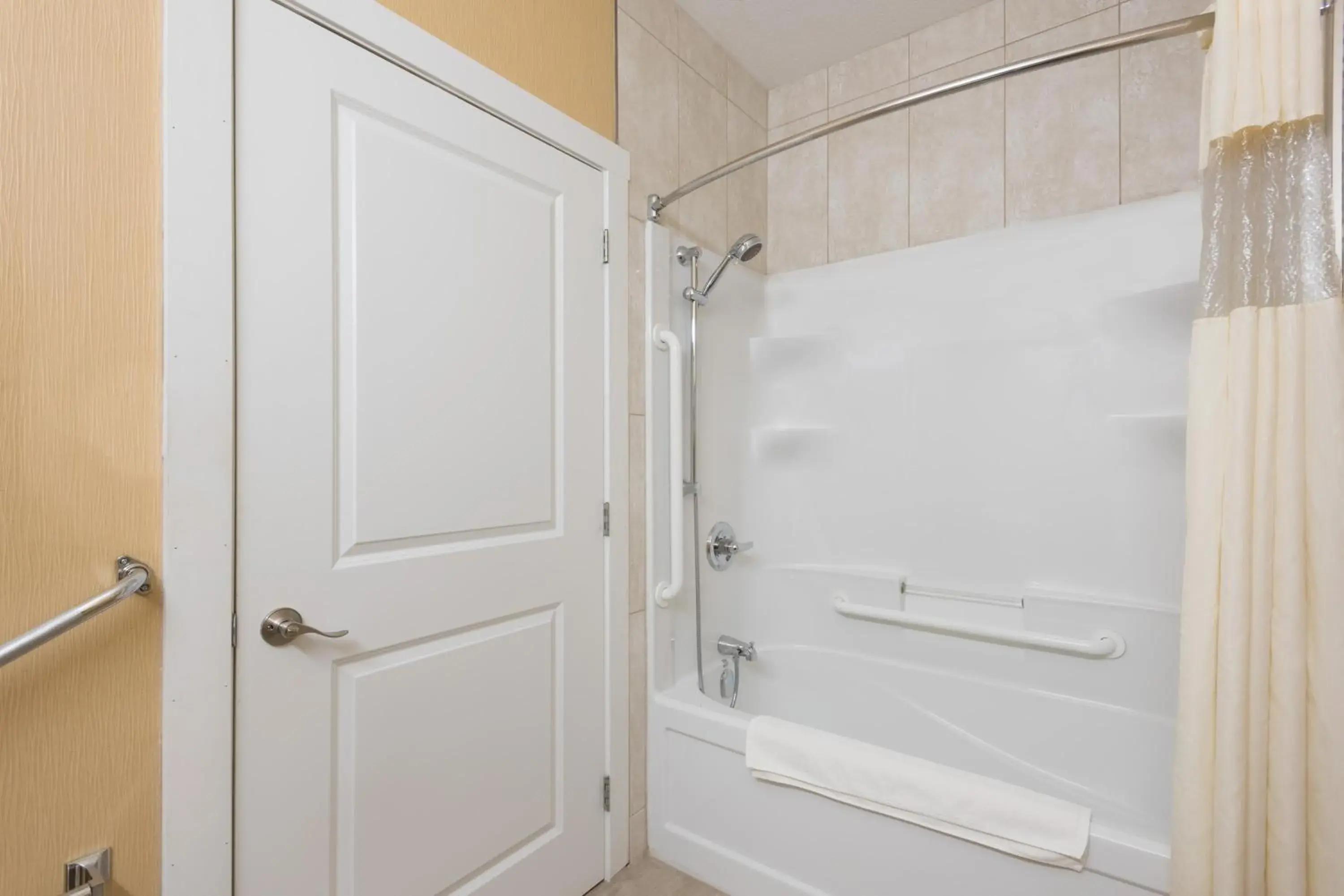 Queen Room - Non-Smoking in Super 8 by Wyndham Watrous Queen Room - Non-Smoking in Super 8 by Wyndham Watrous