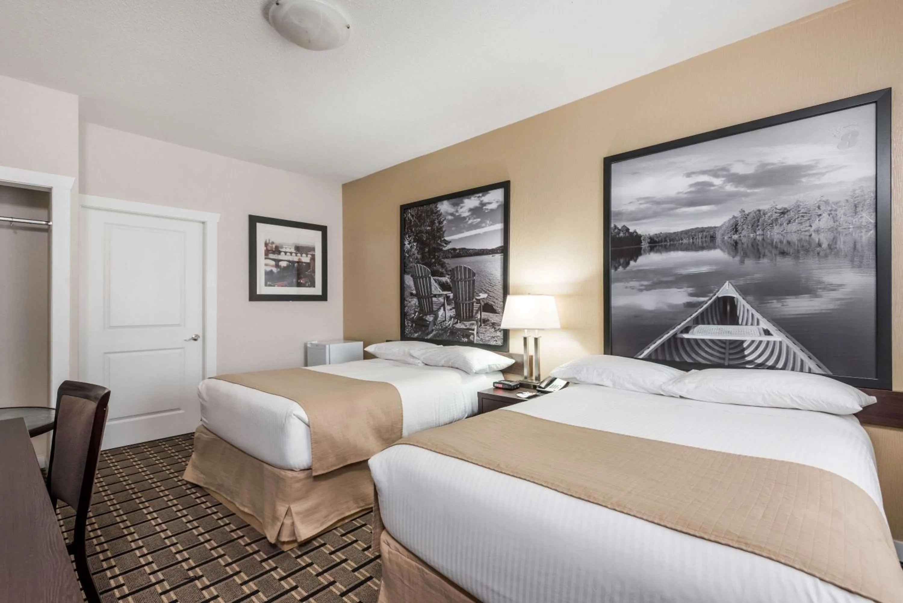 Photo of the whole room, Bed in Super 8 by Wyndham Watrous